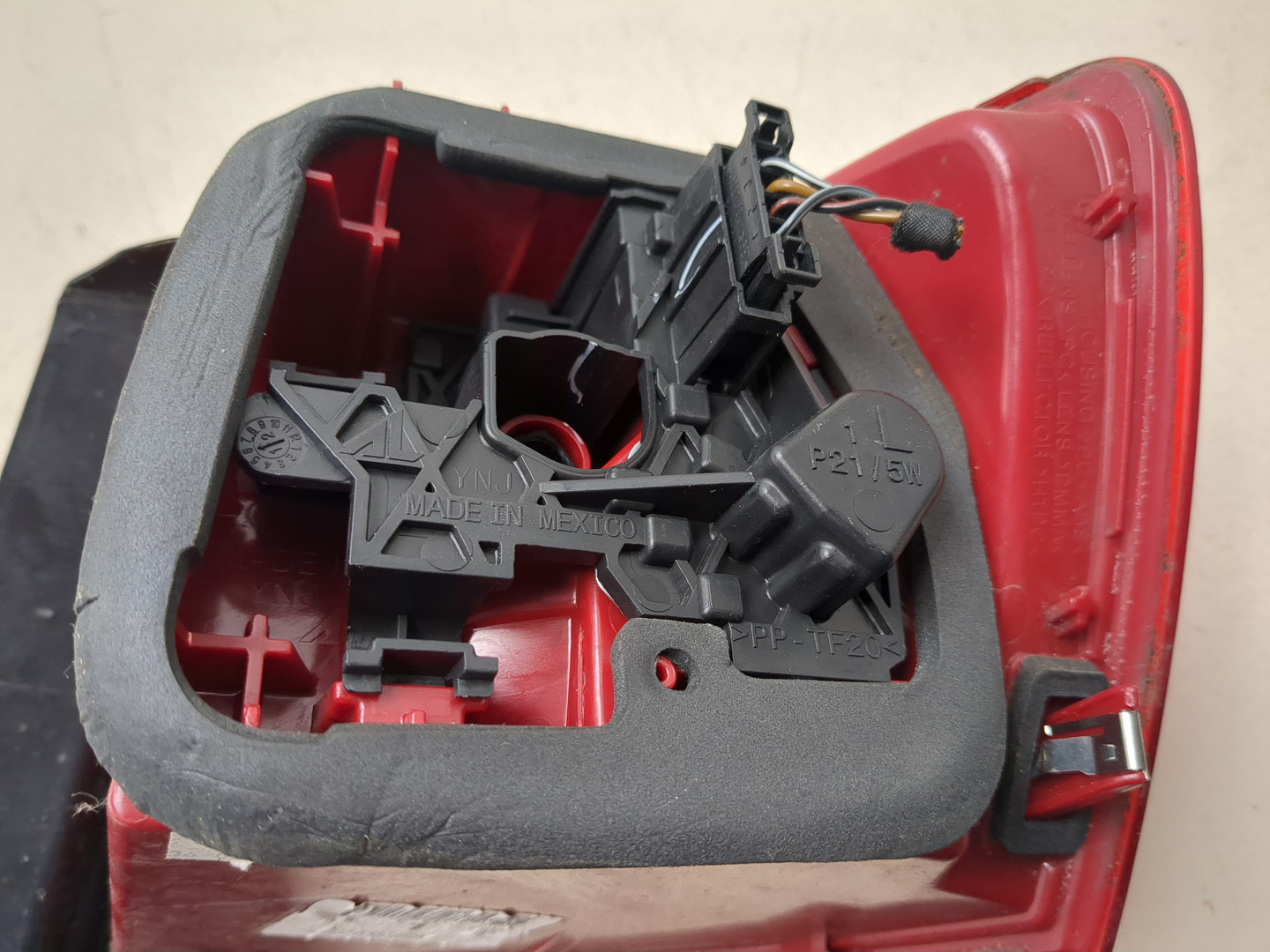 Фонарь задний левый