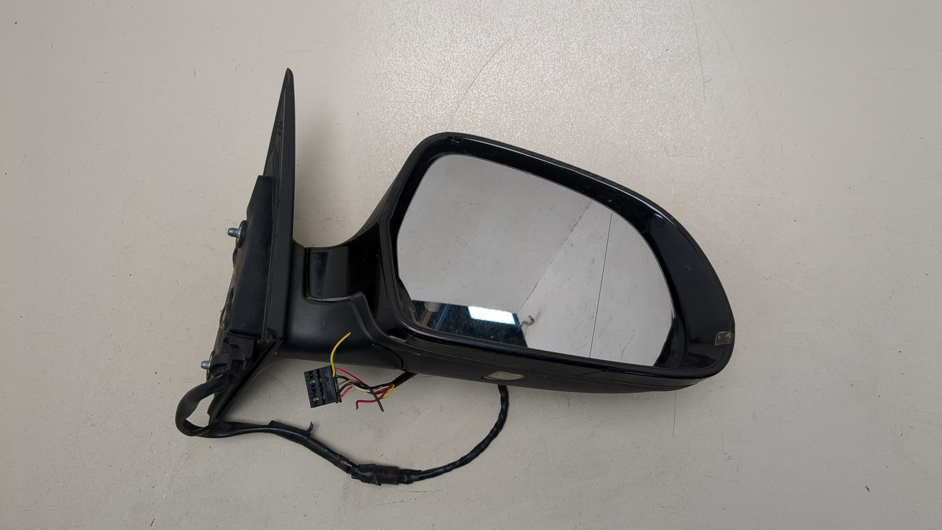 Зеркало правое электрическое