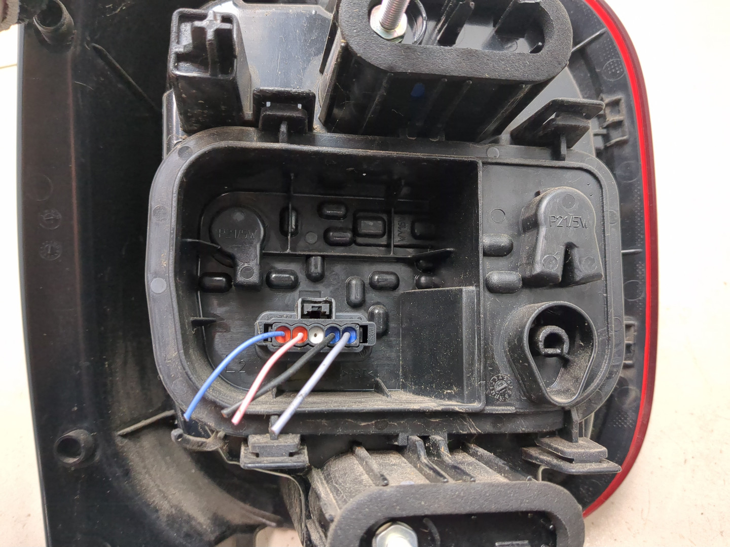 Фонарь задний левый