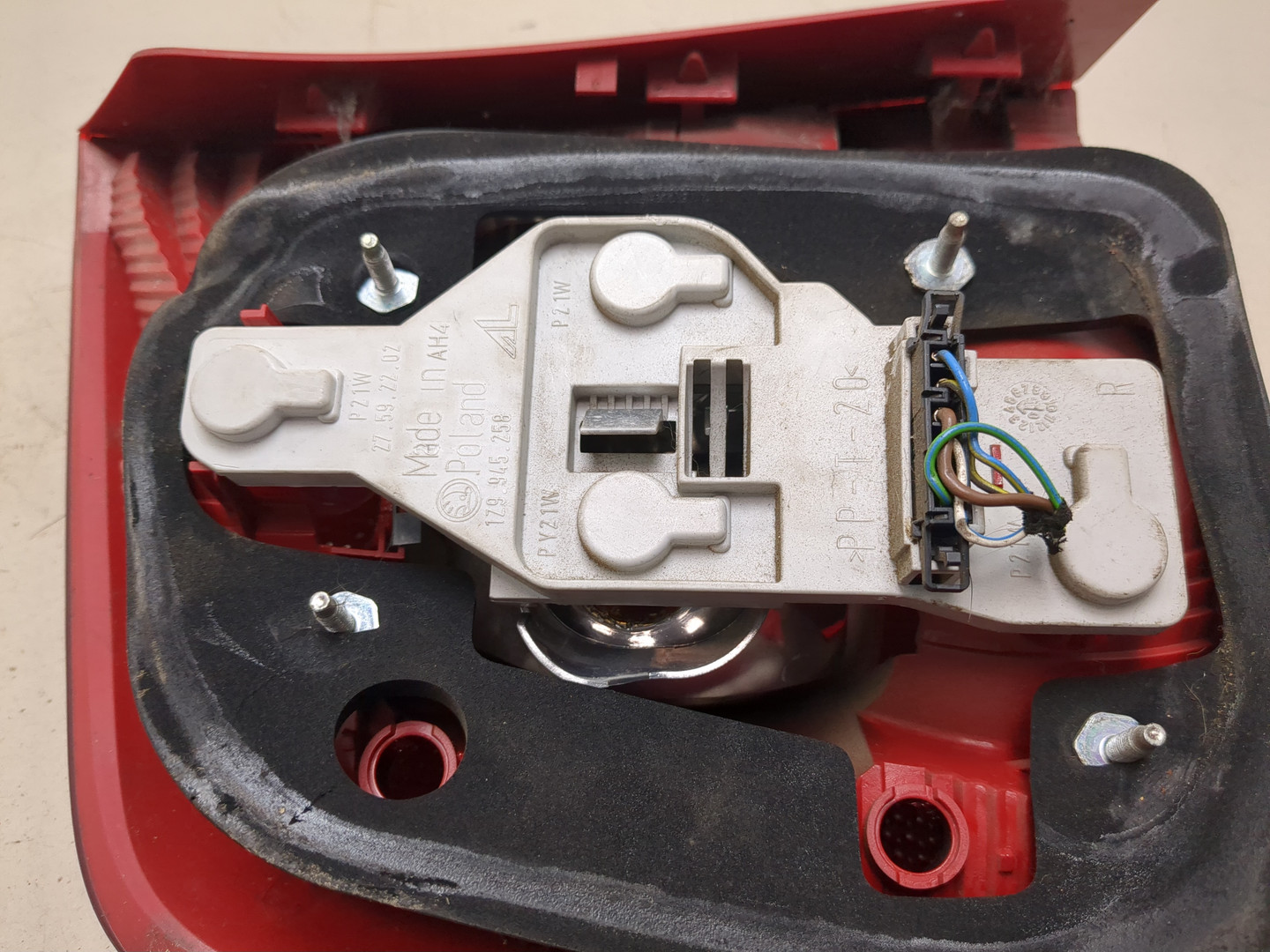 Фонарь задний правый