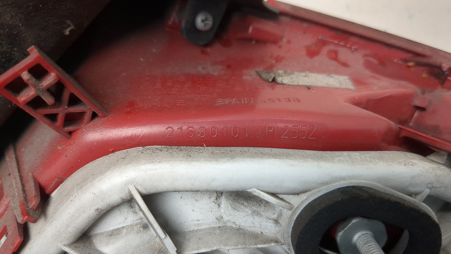 Фонарь задний левый