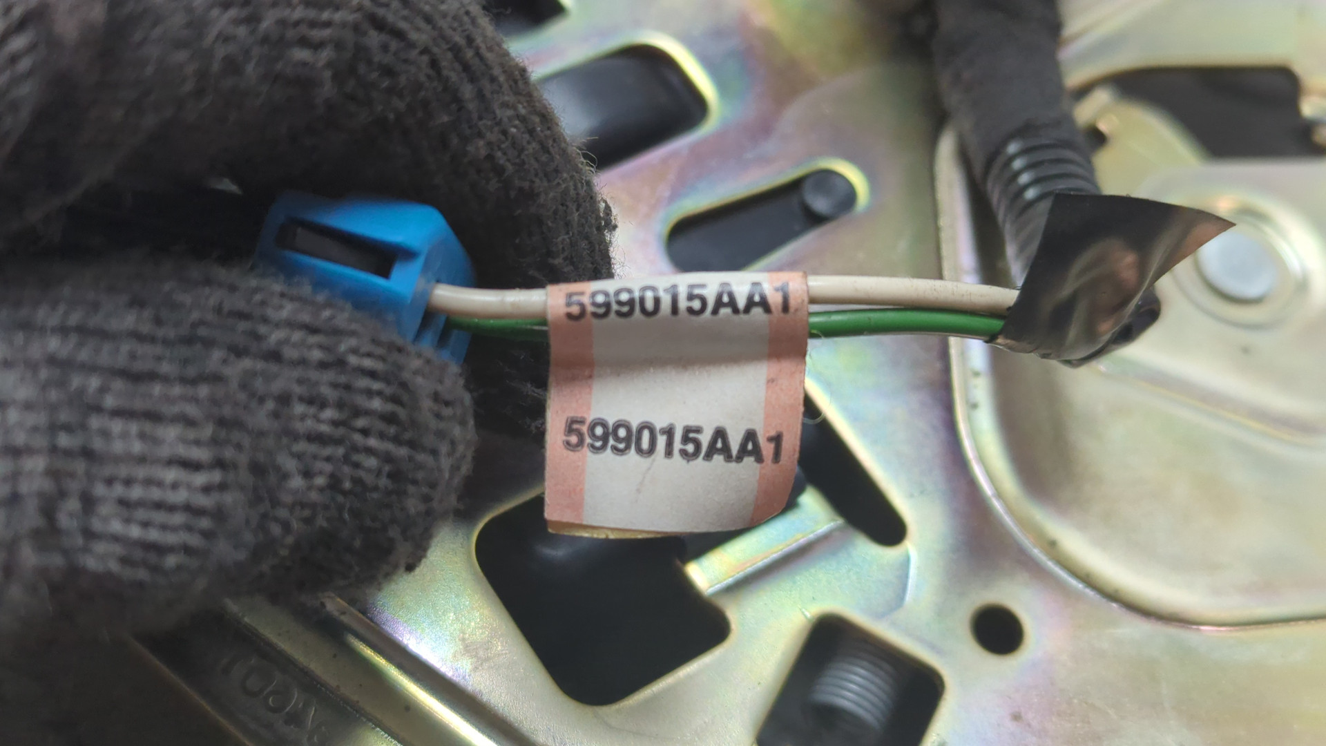 Замок бокового стекла