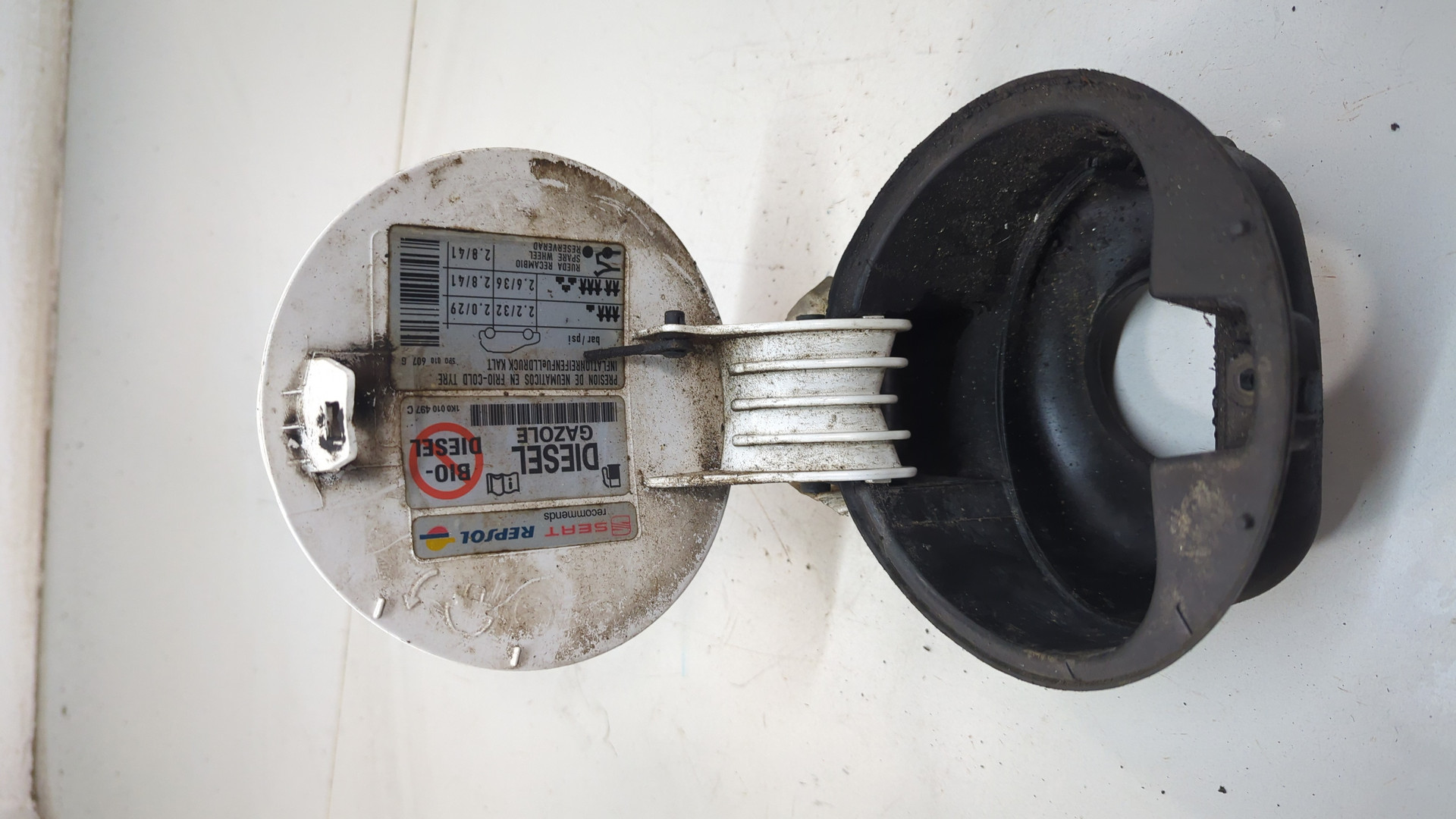 Лючок бензобака