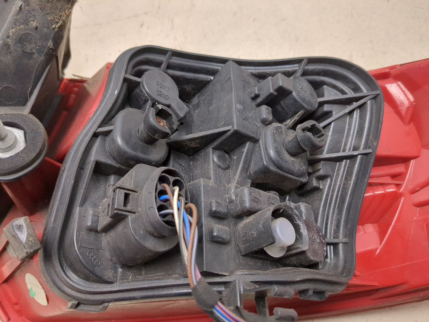 Фонарь задний левый