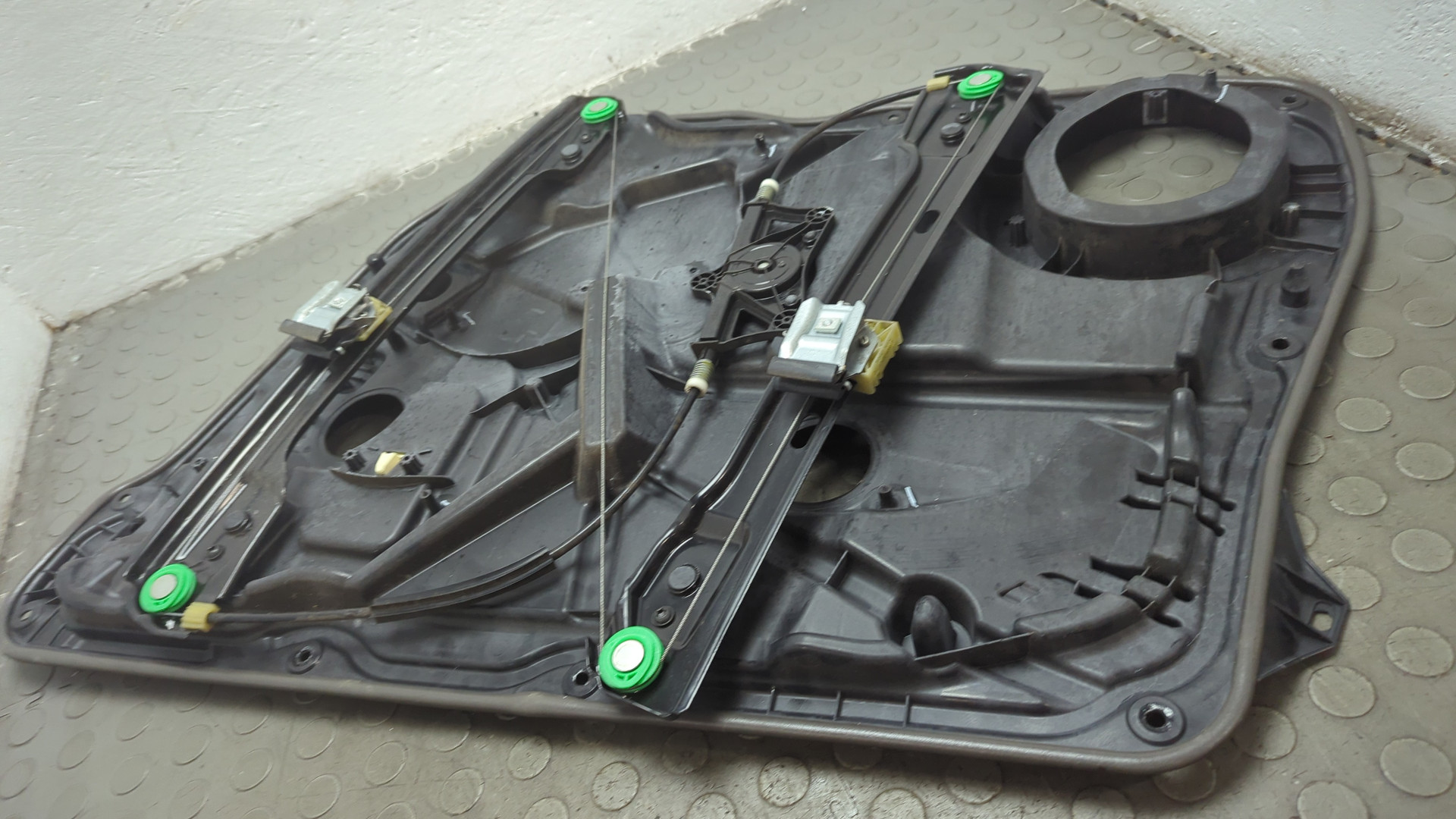 Стеклоподъемник электр. передний левый