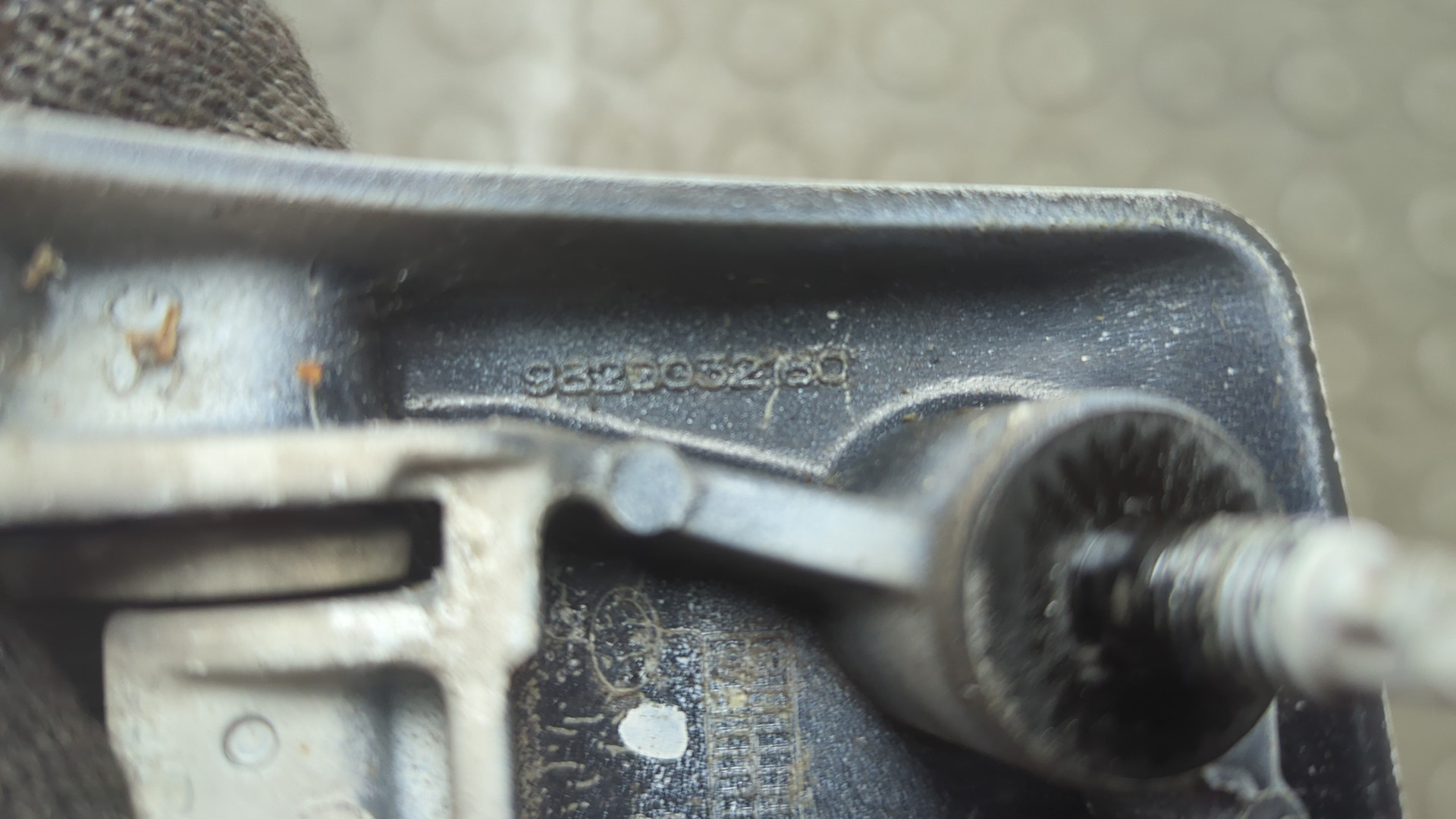 Петля двери