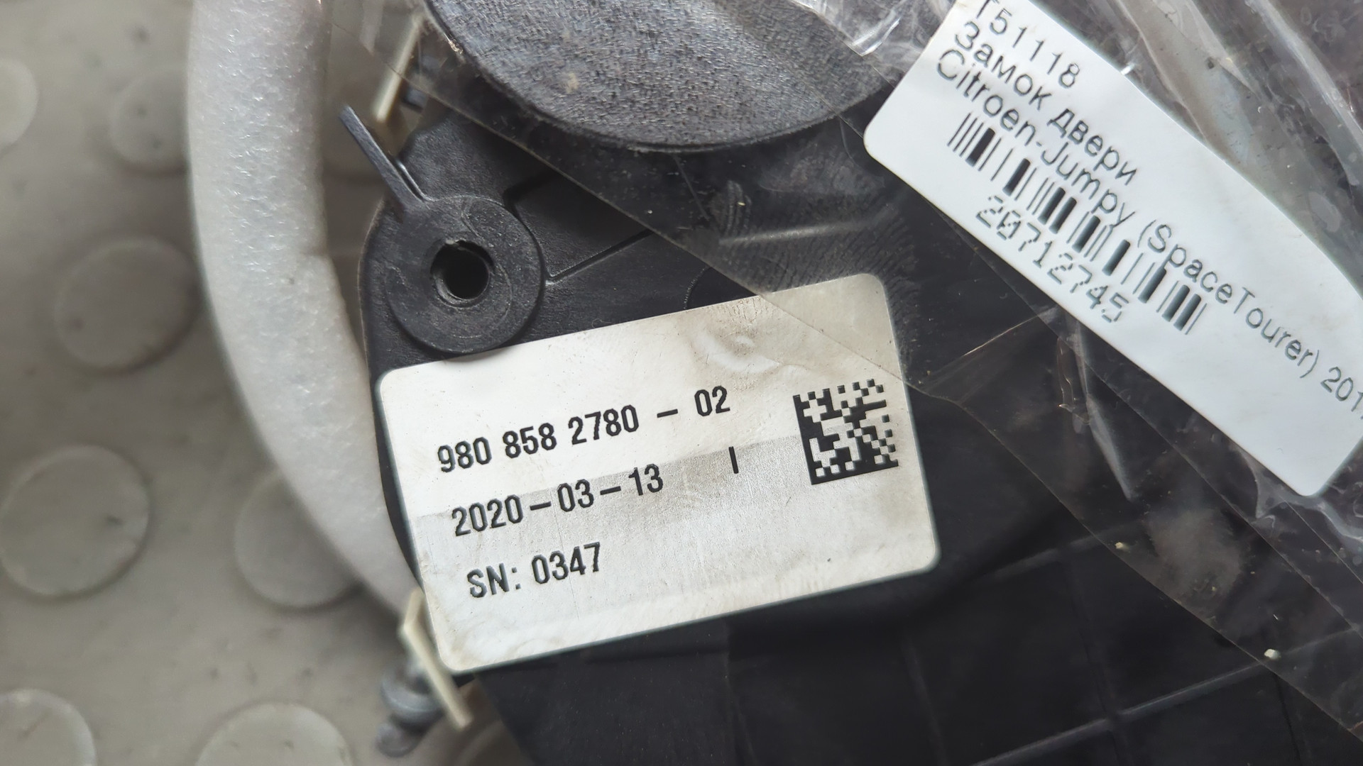 Замок двери задней левой