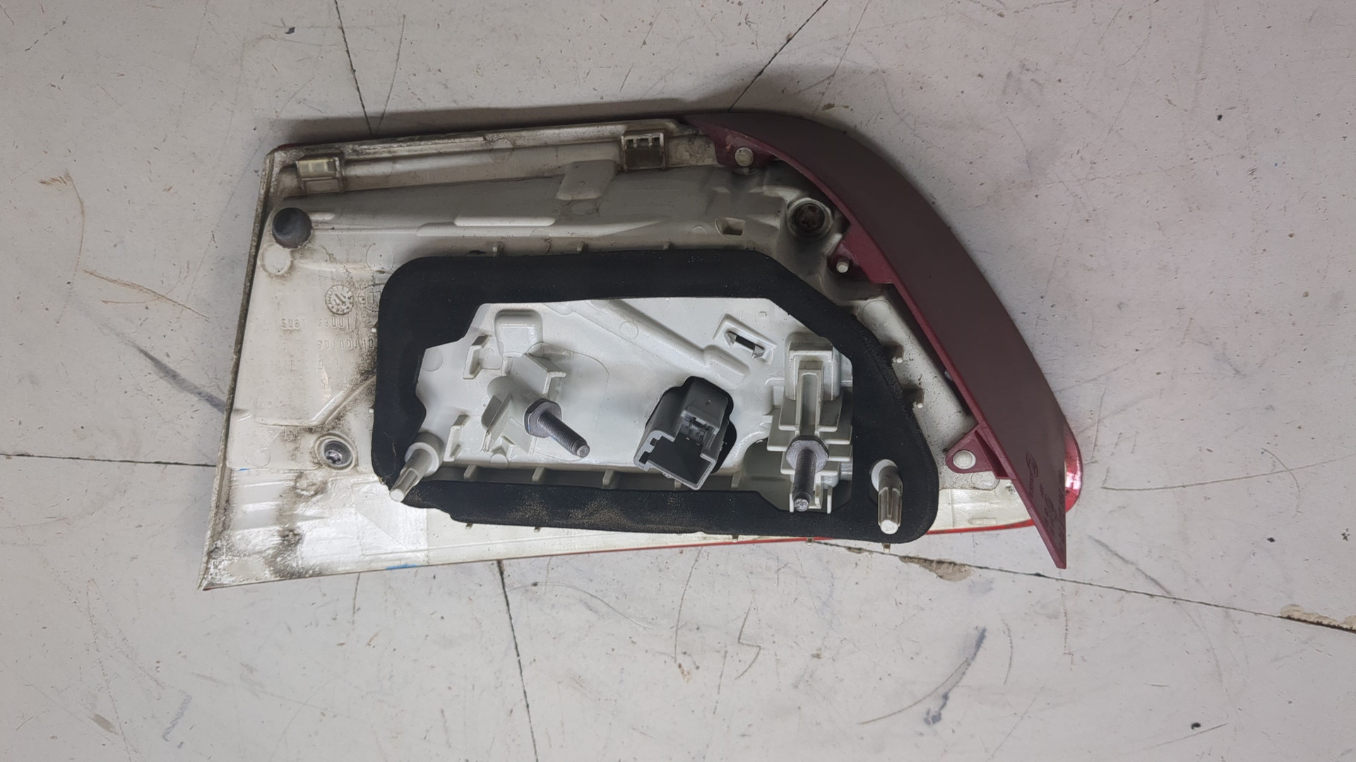 Фонарь задний внутренний левый