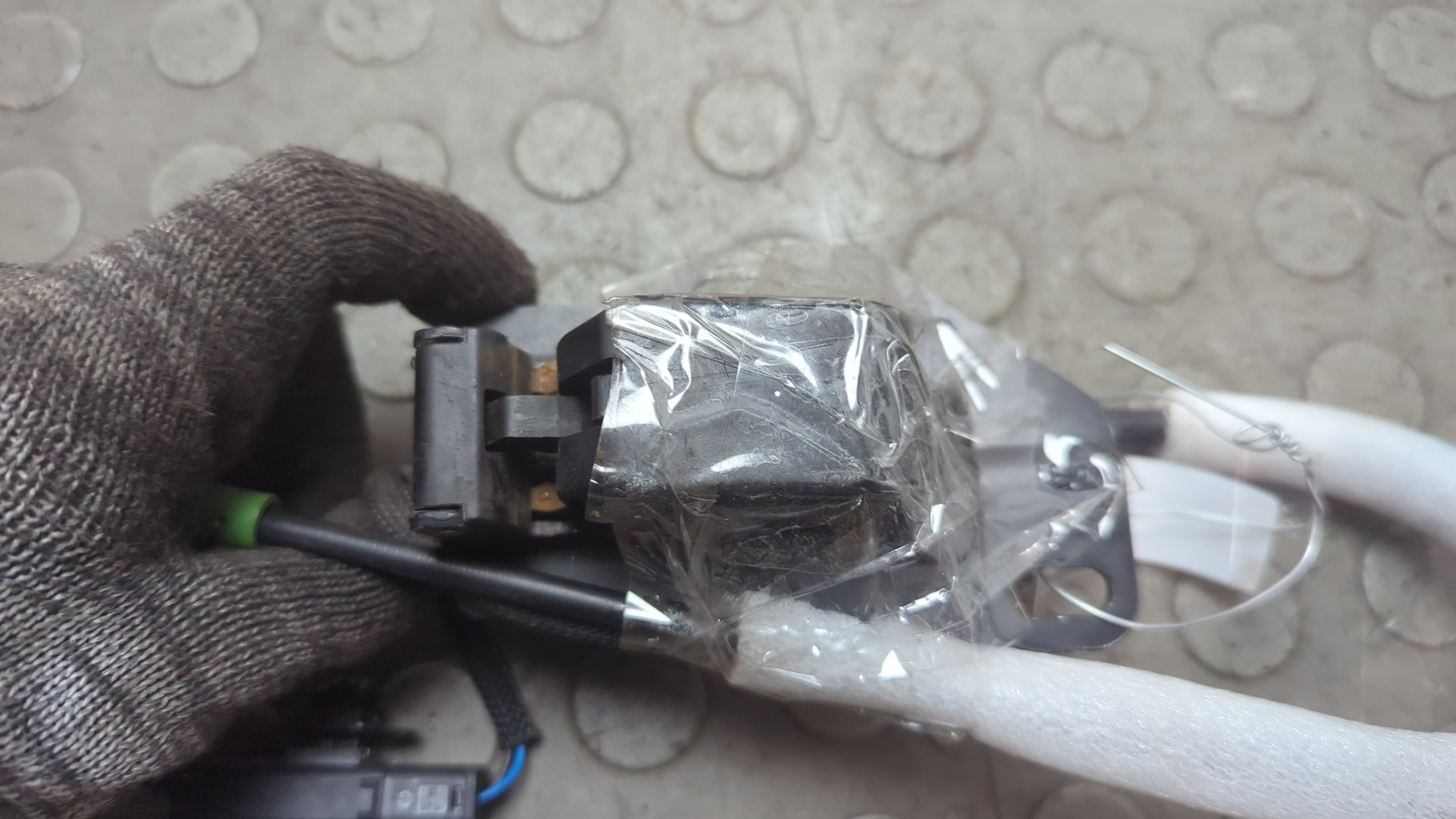 Замок двери задней левой