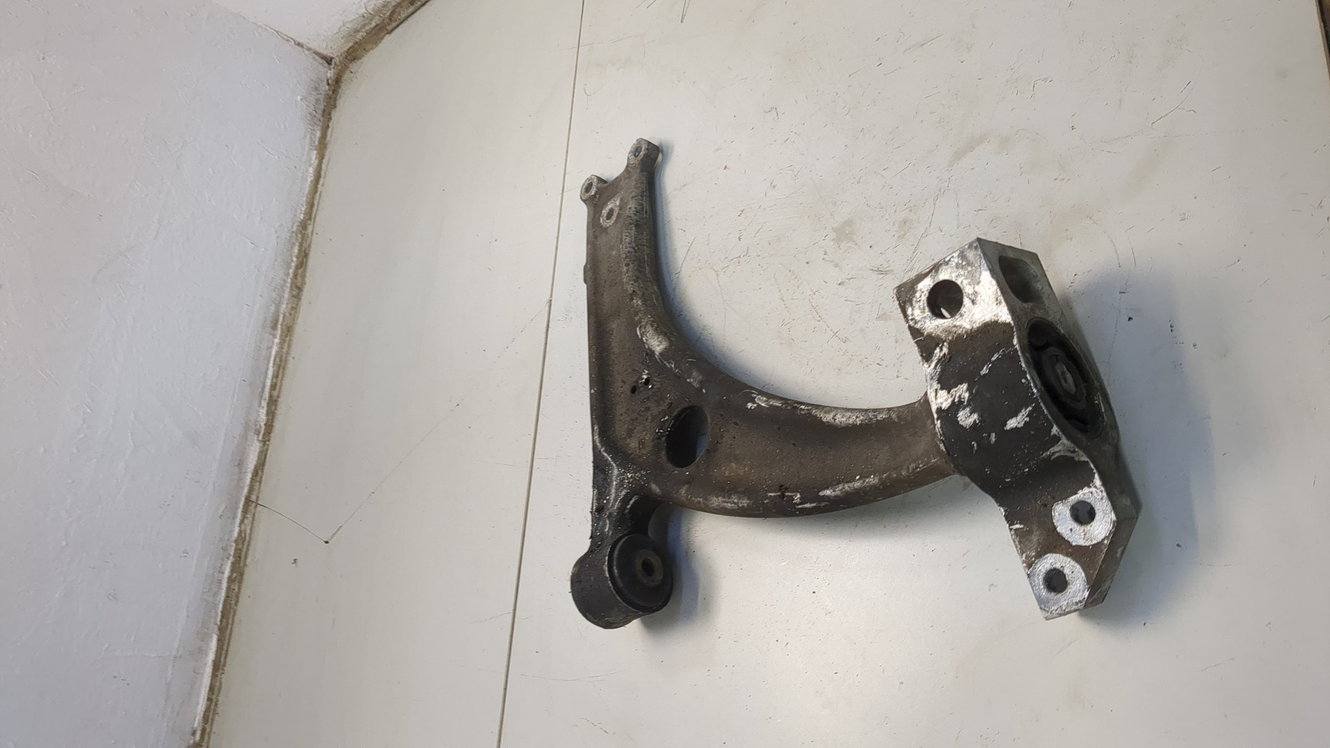 Рычаг передний