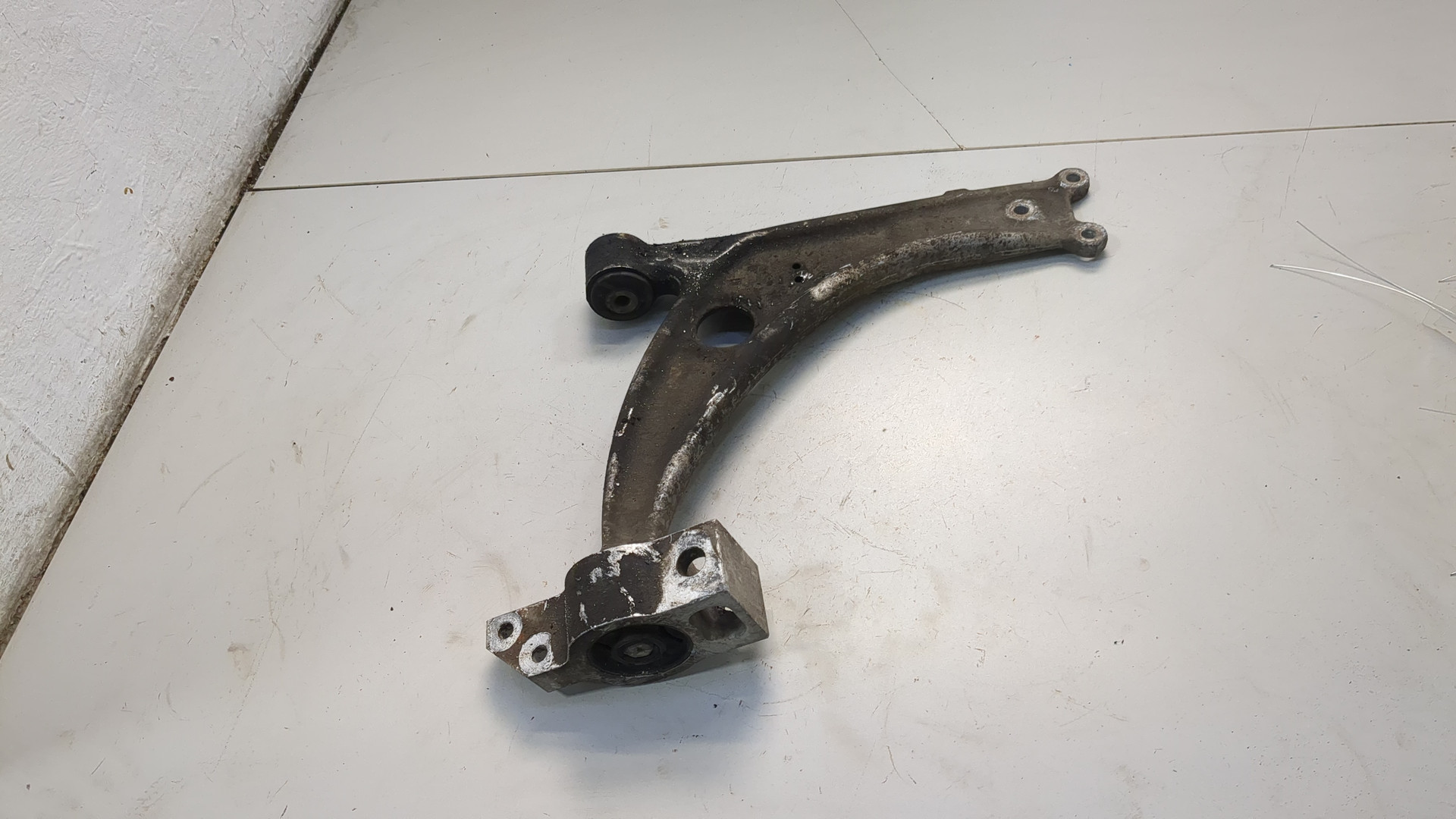 Рычаг передний