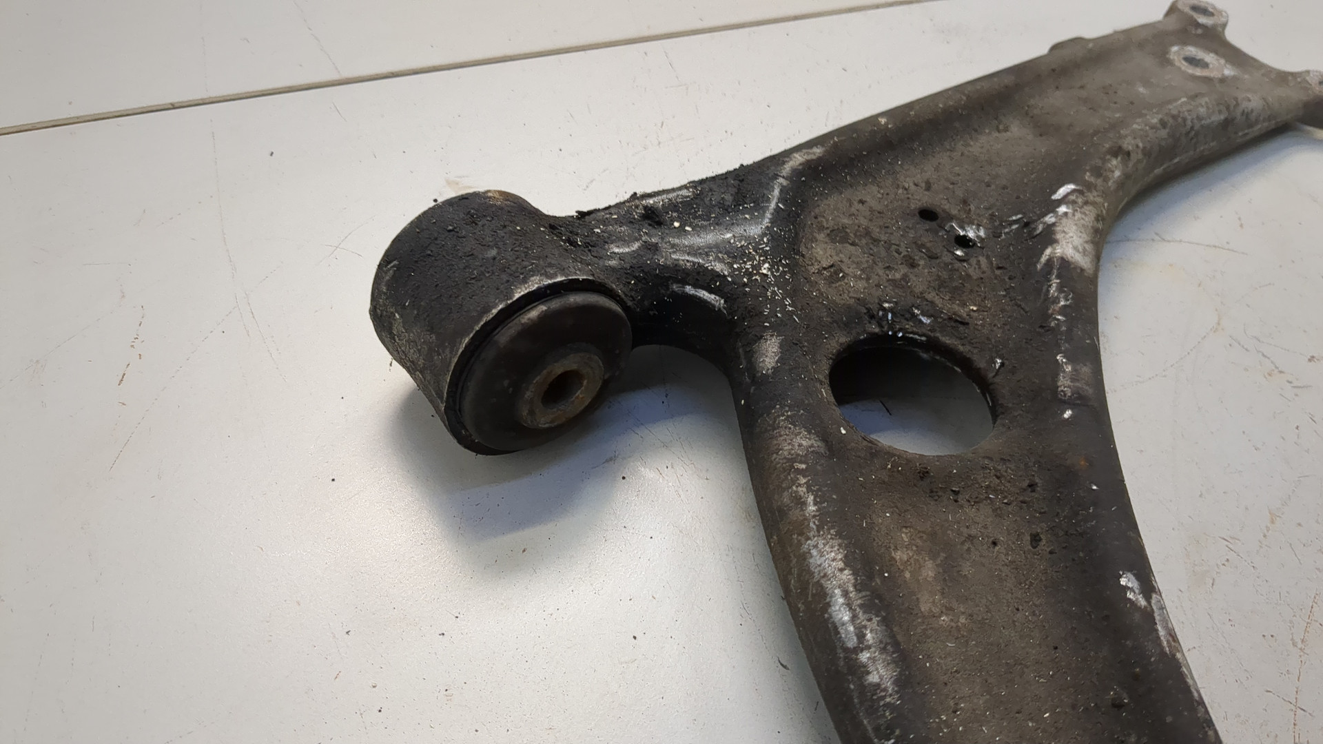 Рычаг передний