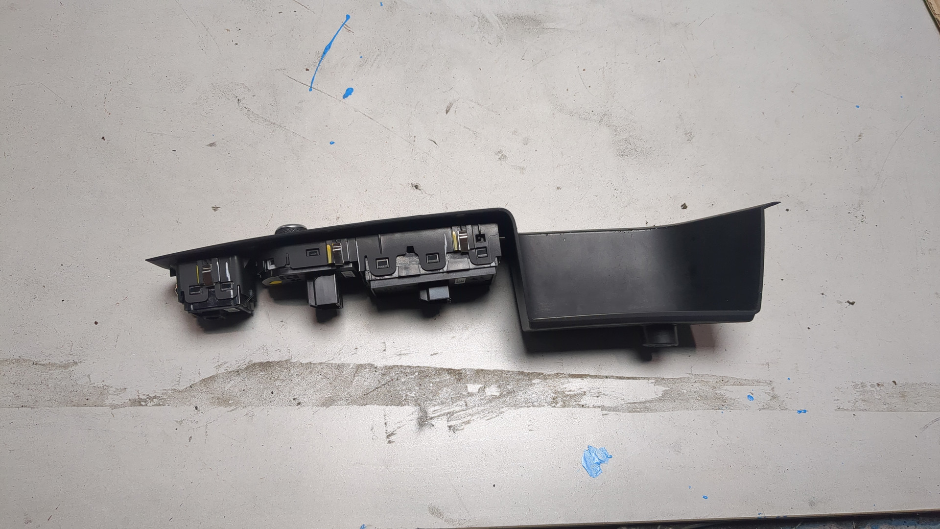 Кнопка стеклоподъемника