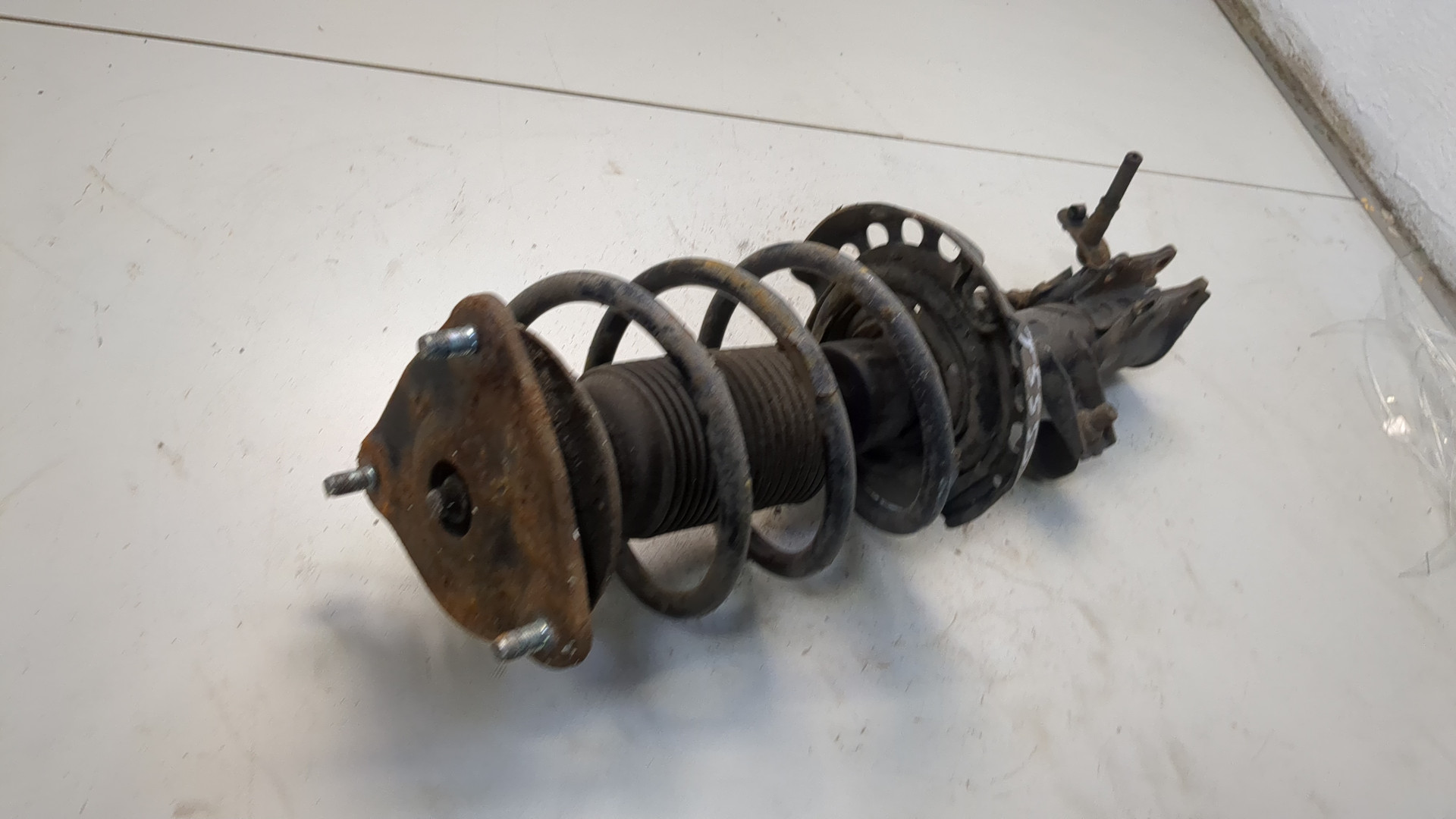 Амортизатор передний правый