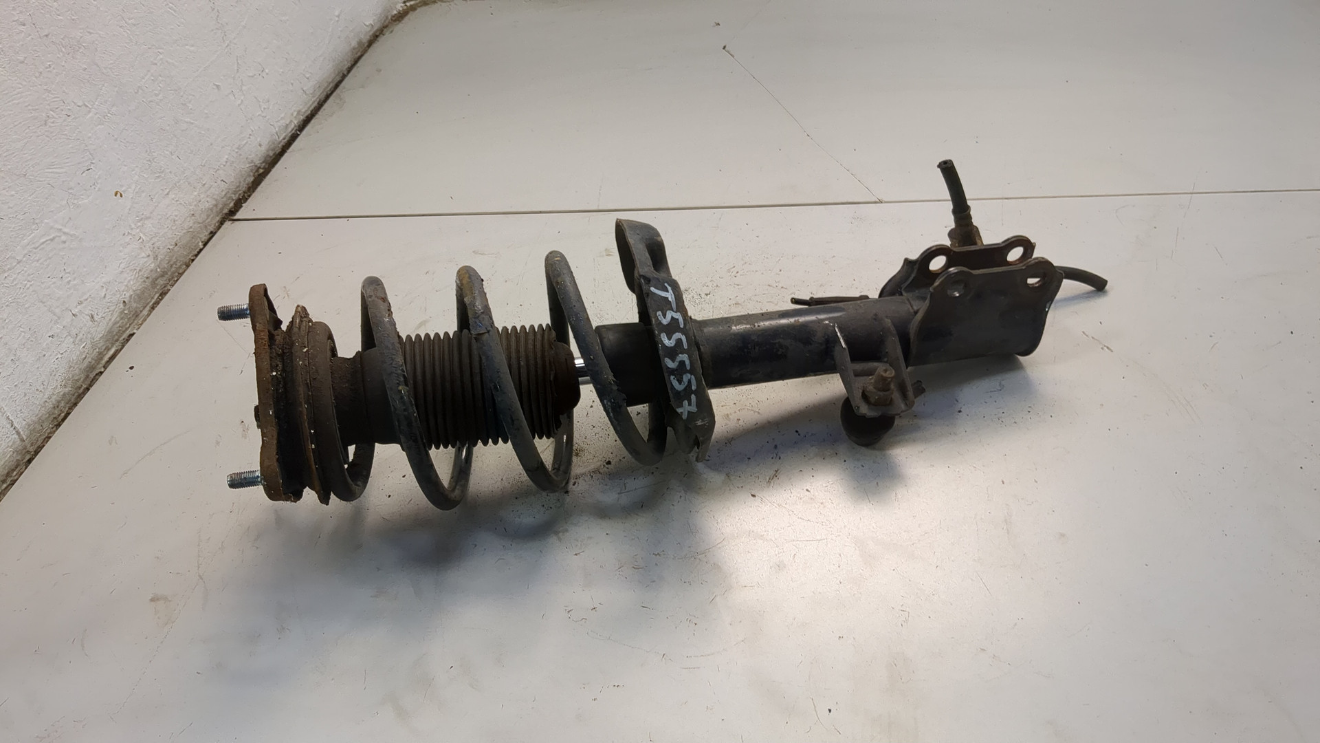 Амортизатор передний правый