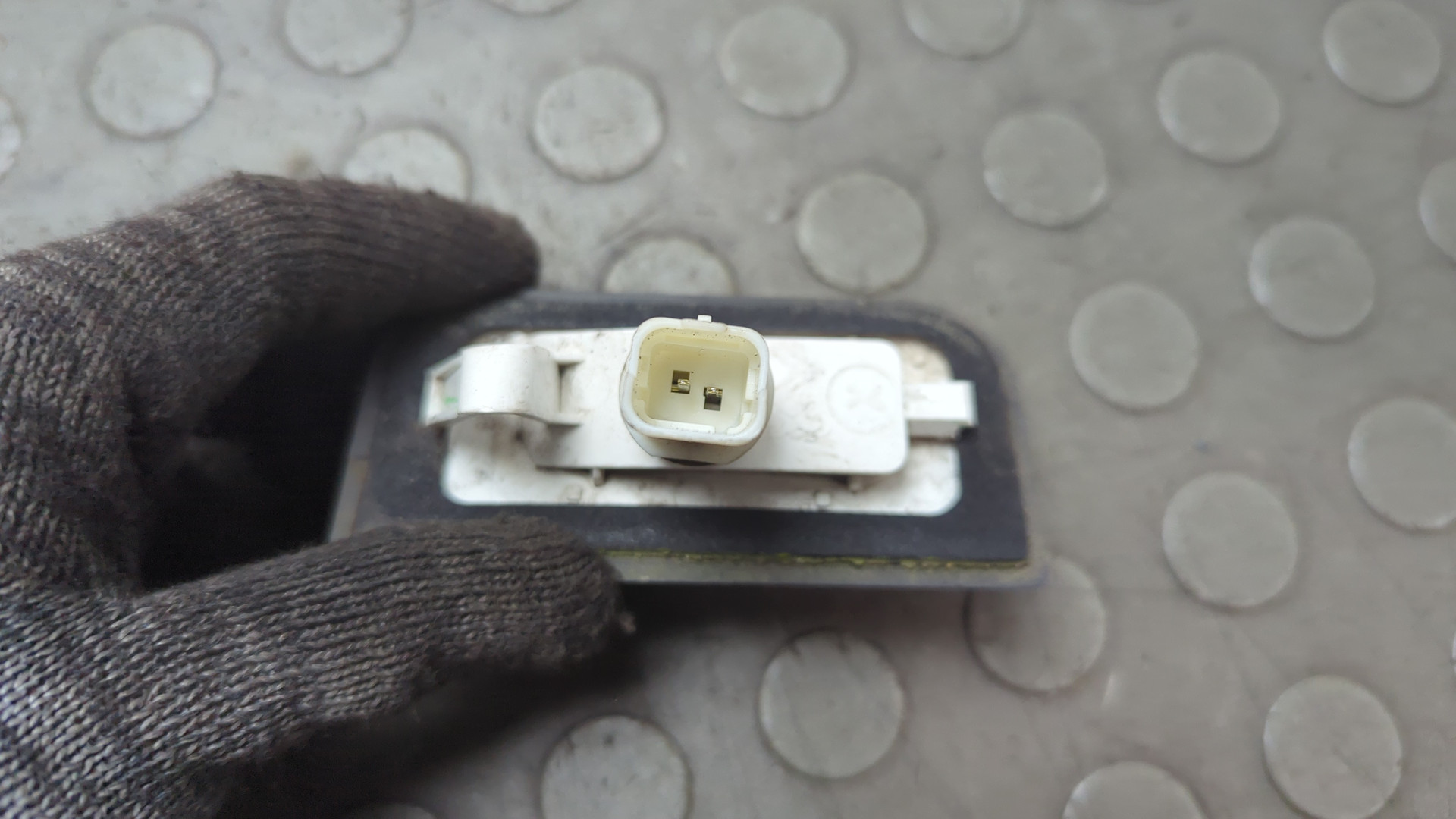 Фонарь подсветки номера