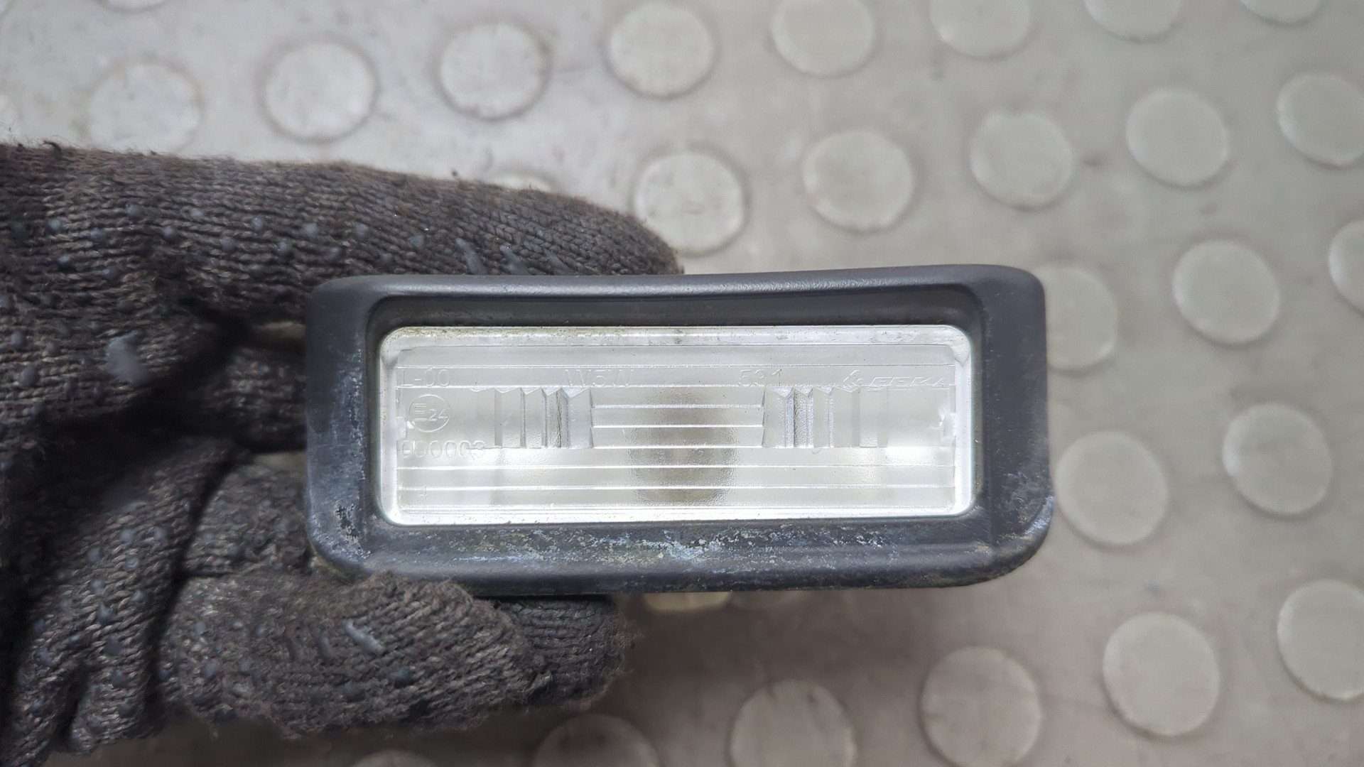 Фонарь подсветки номера