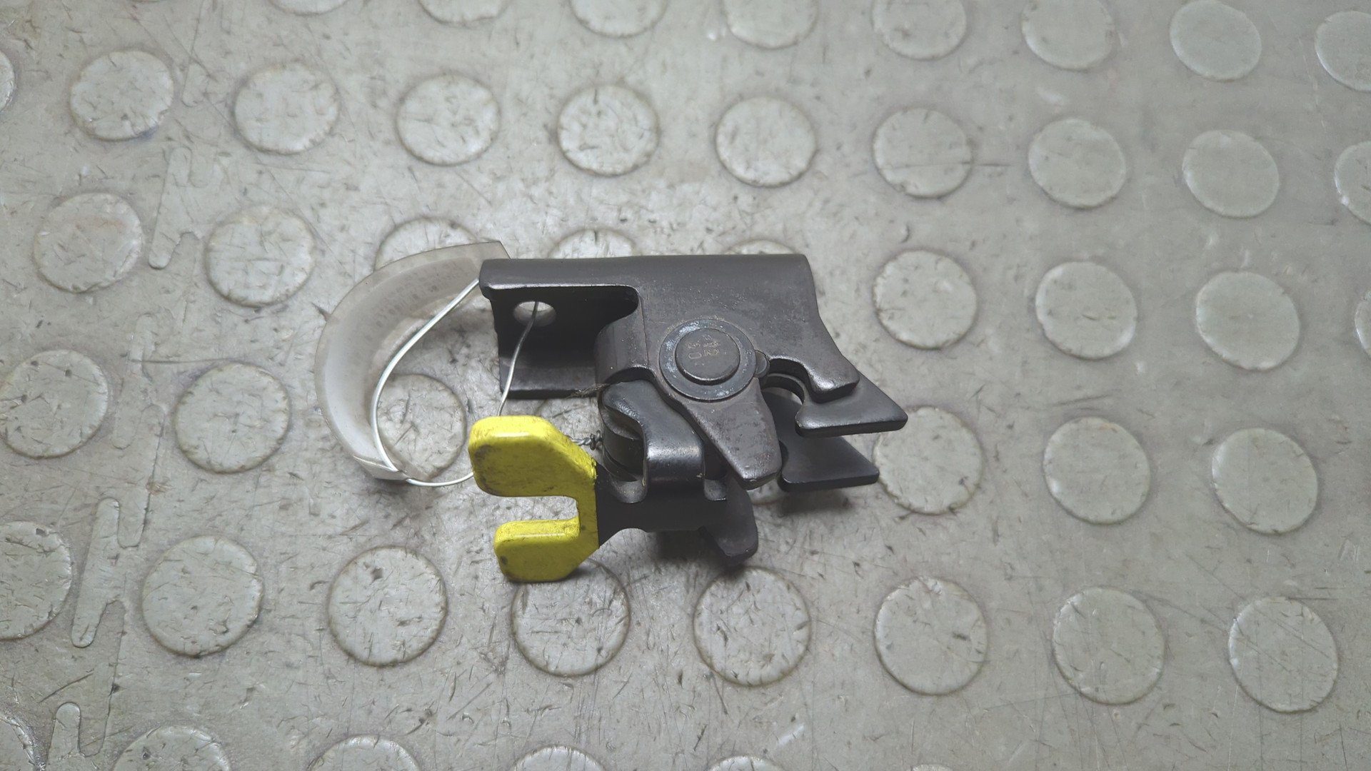 Замок двери задней левой