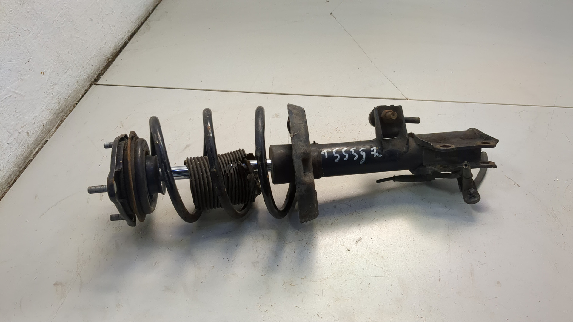 Амортизатор передний левый