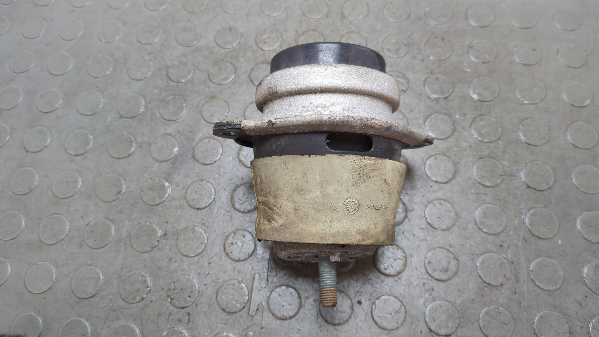 Опора двигателя