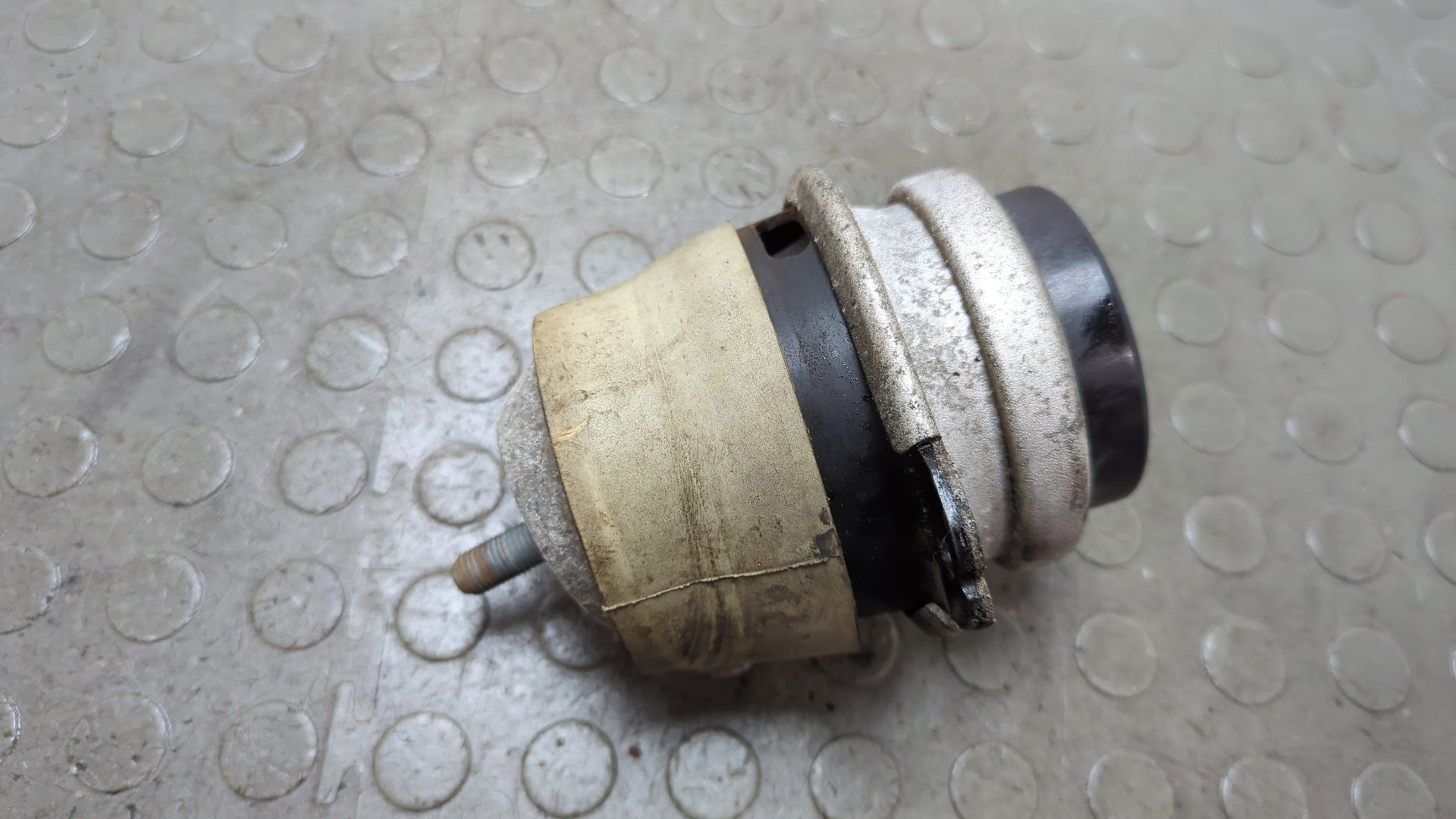 Опора двигателя