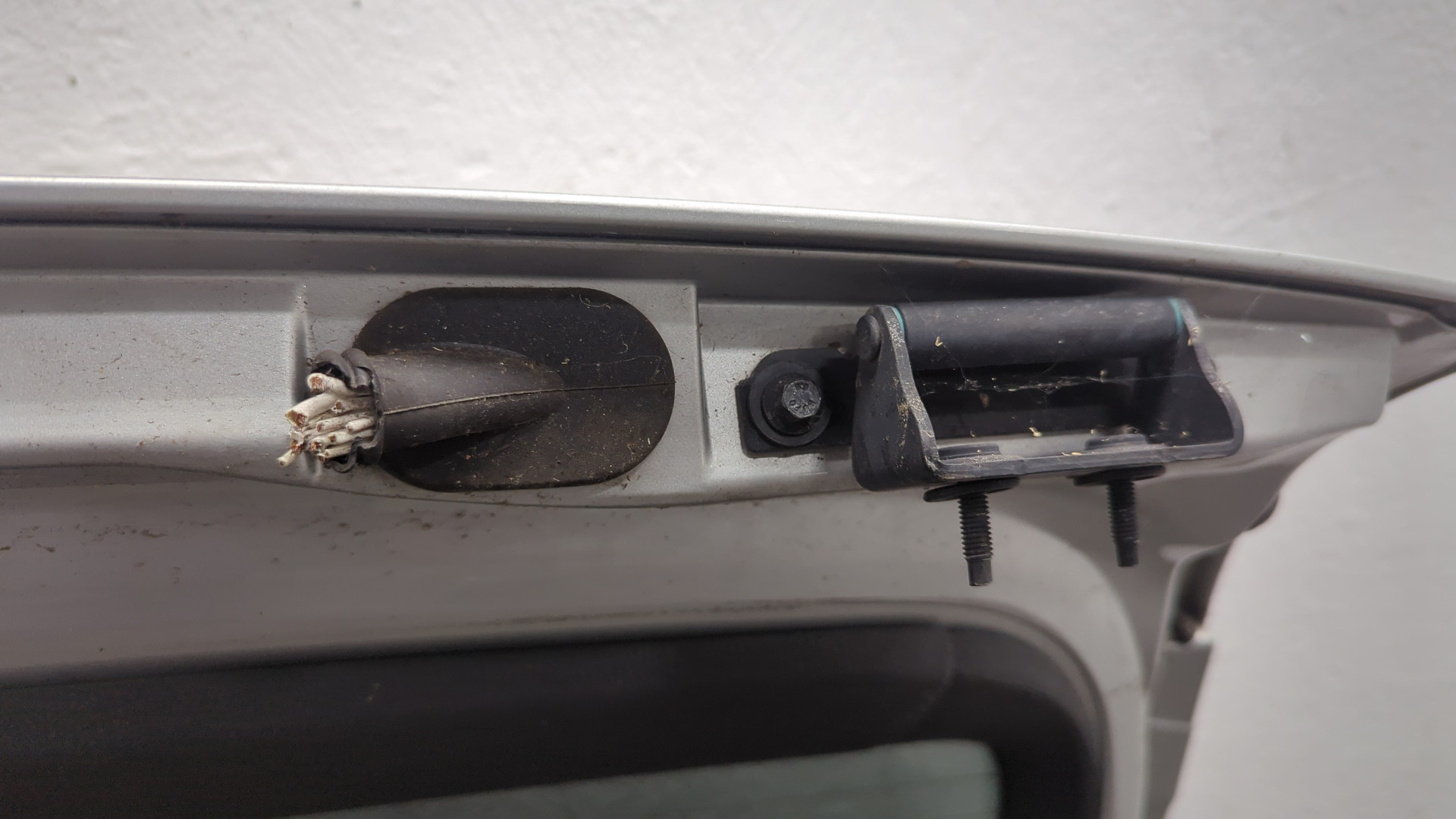 Дверь багажника