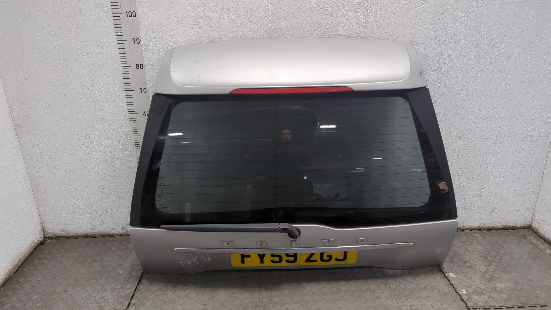 Дверь багажника