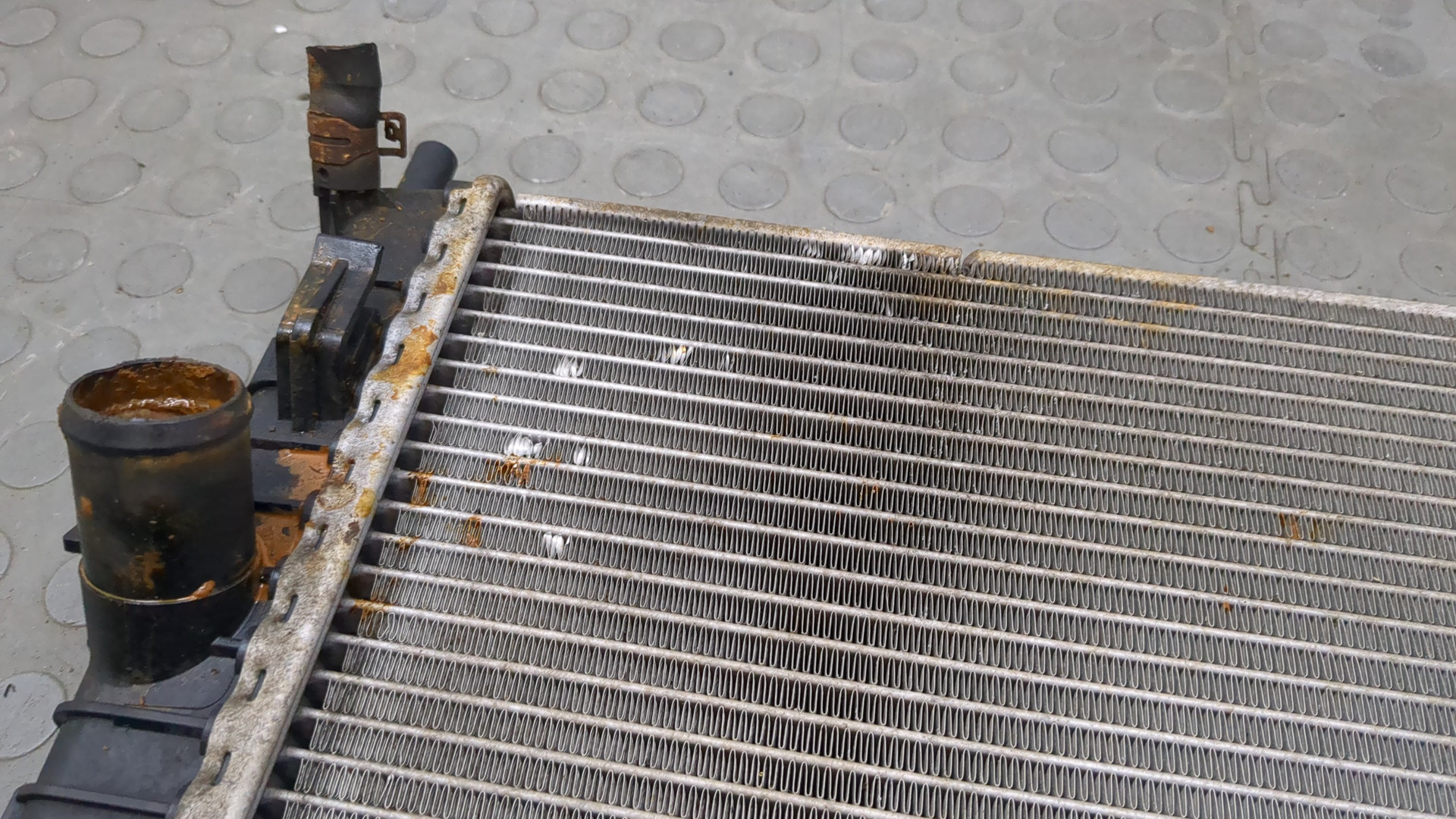 Радиатор охлаждения двигателя основной