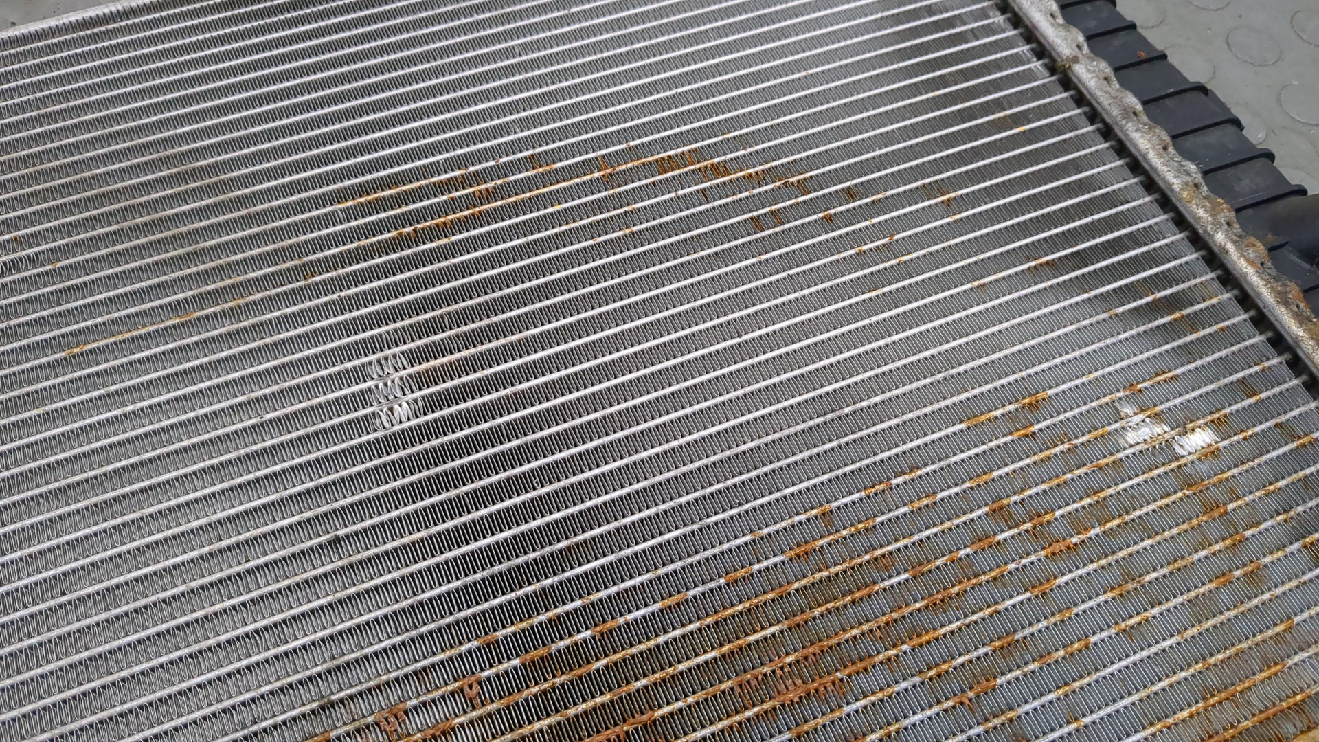 Радиатор охлаждения двигателя основной