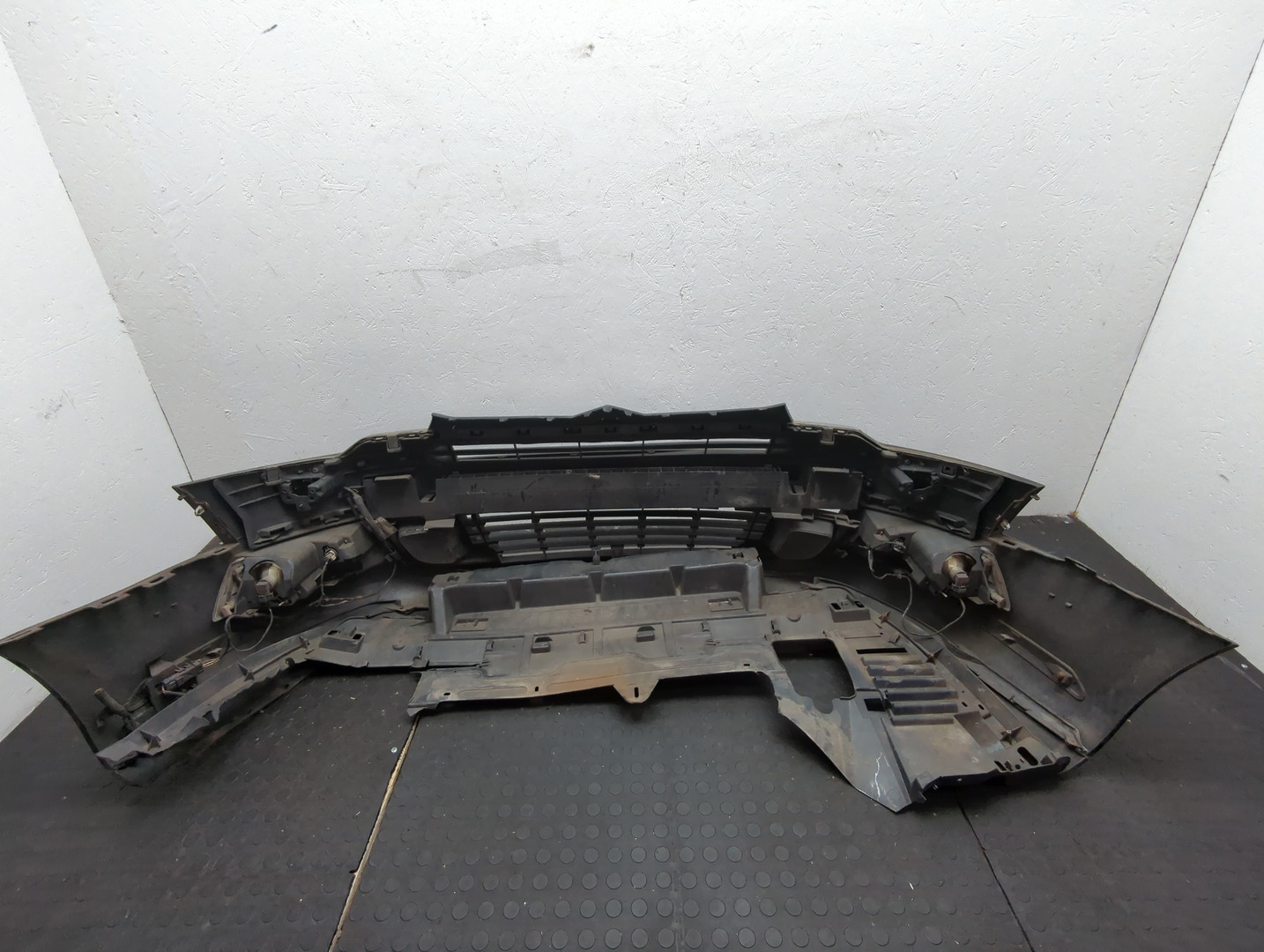 Бампер передний