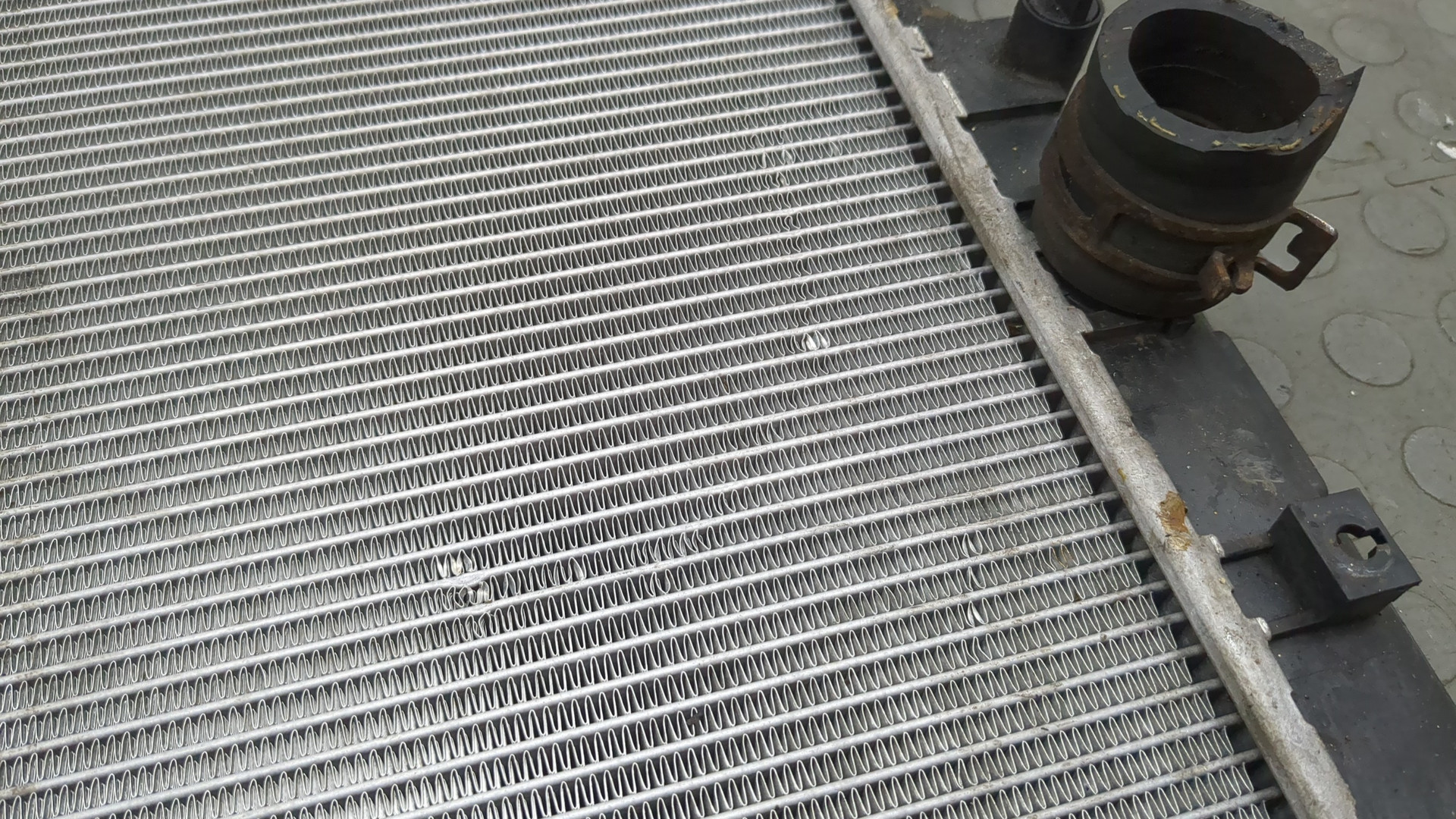 Радиатор охлаждения двигателя основной