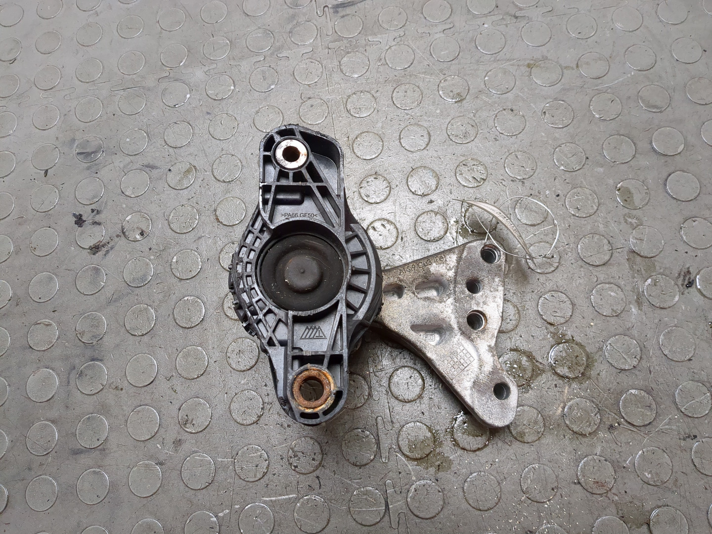 Опора двигателя