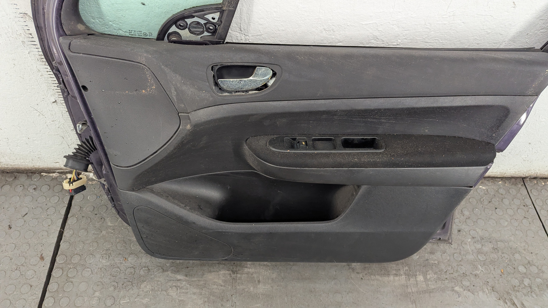 Дверь передняя правая