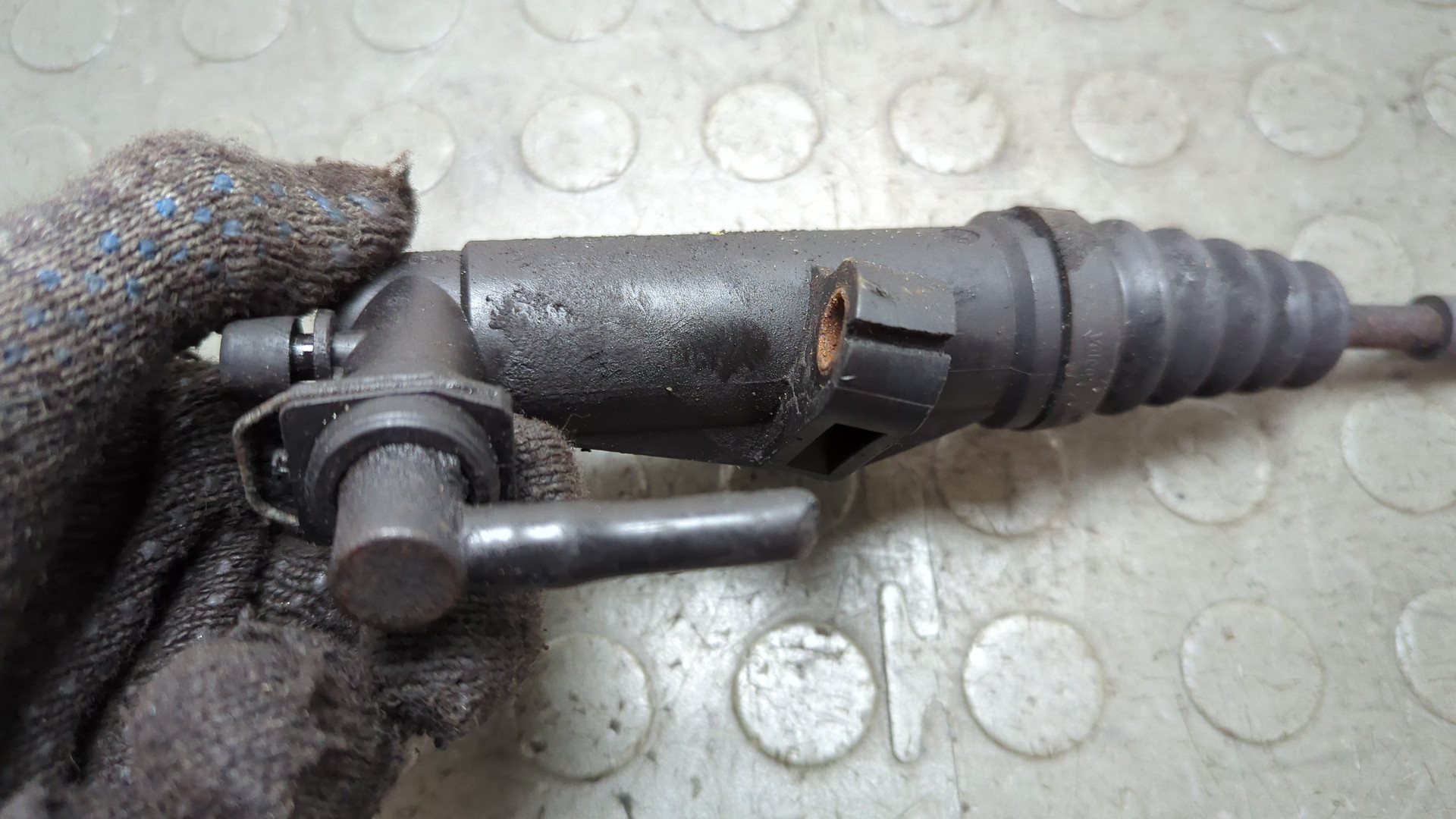 Цилиндр сцепления рабочий