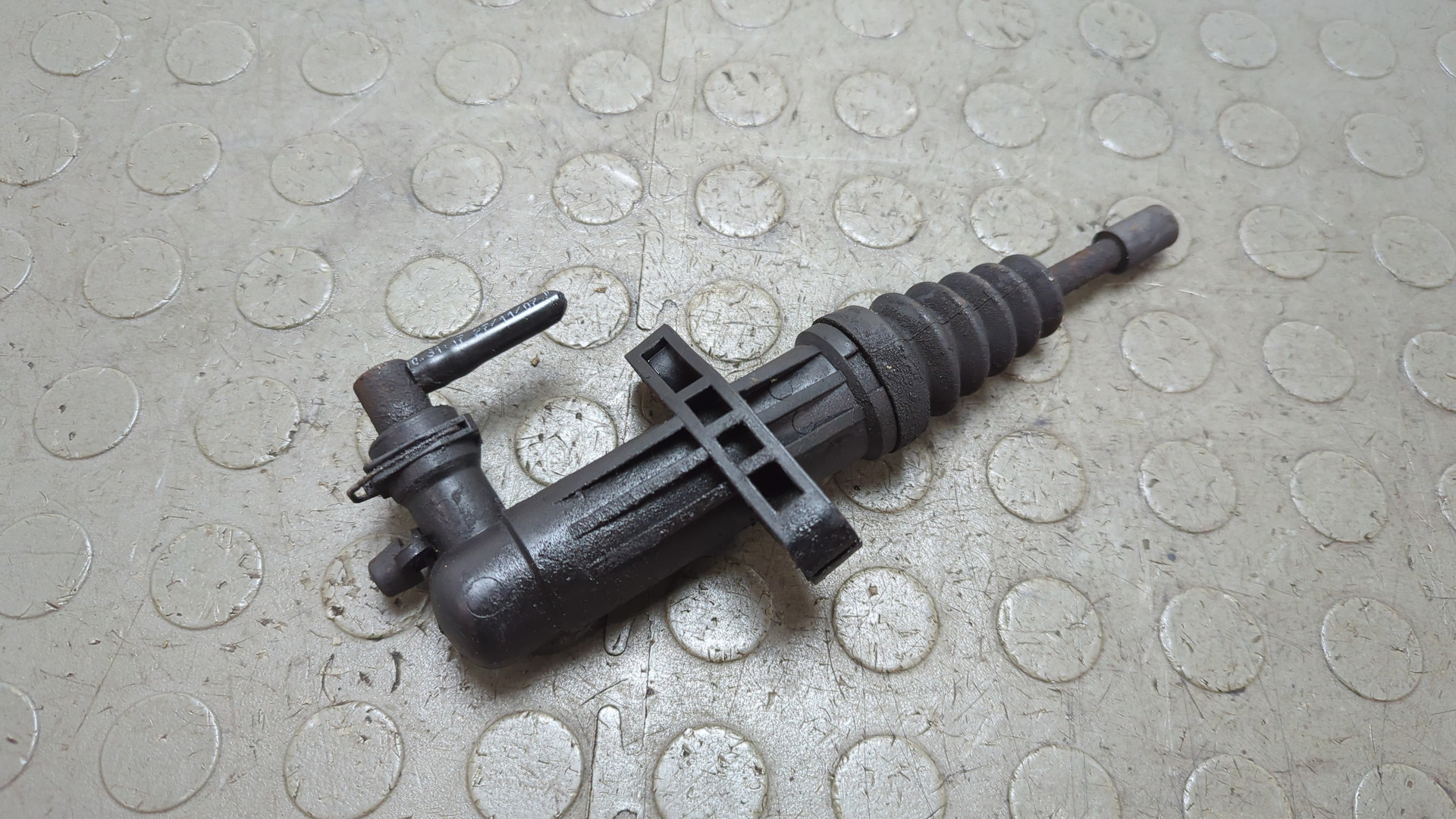 Цилиндр сцепления рабочий