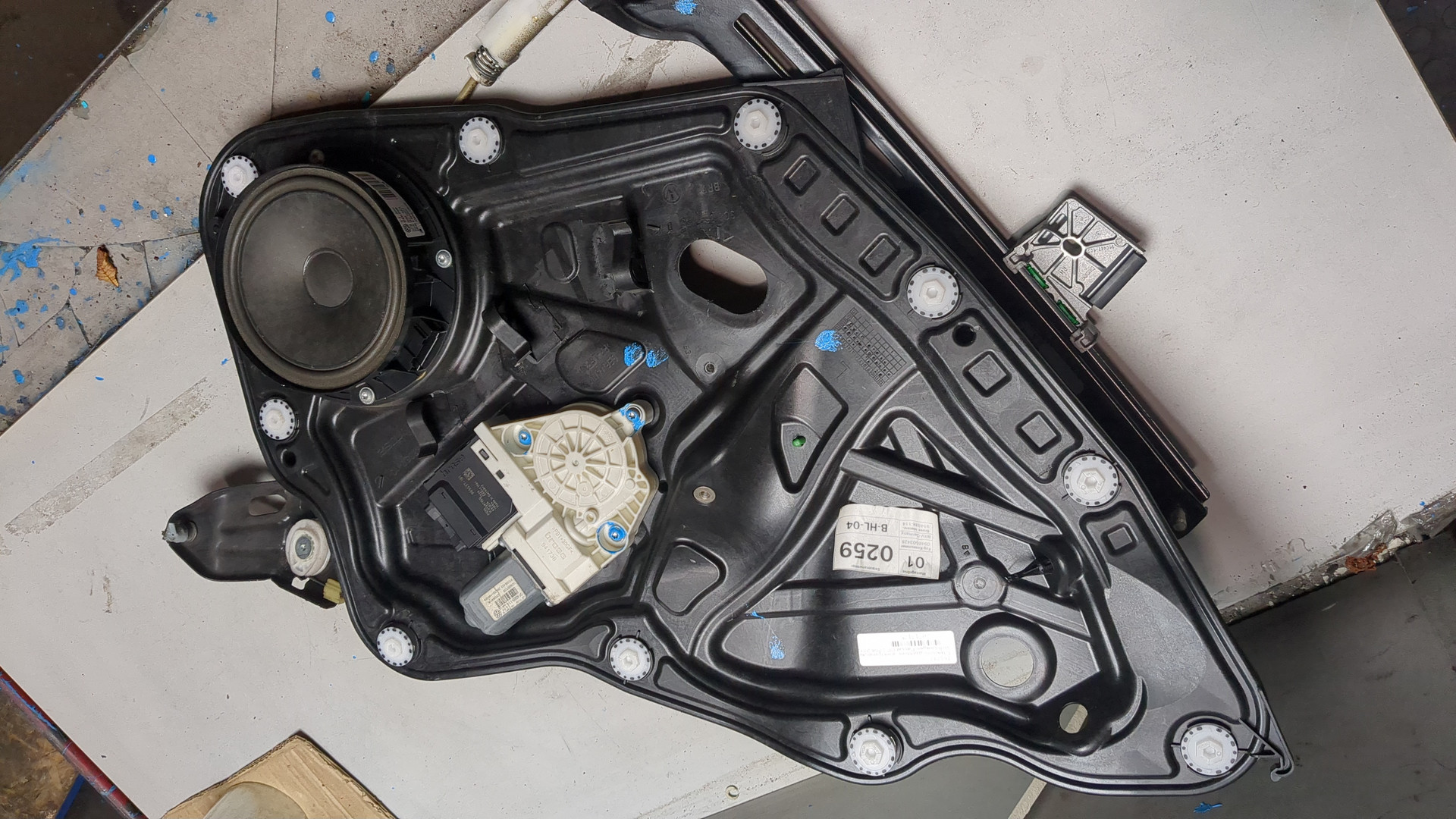 Стеклоподъемник электр. задний левый