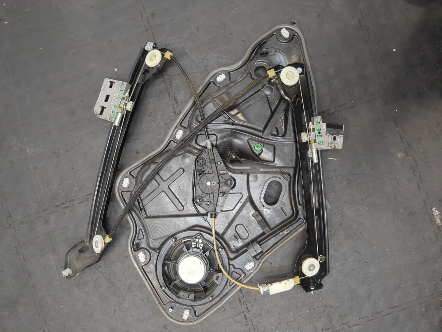 Стеклоподъемник электр. задний левый