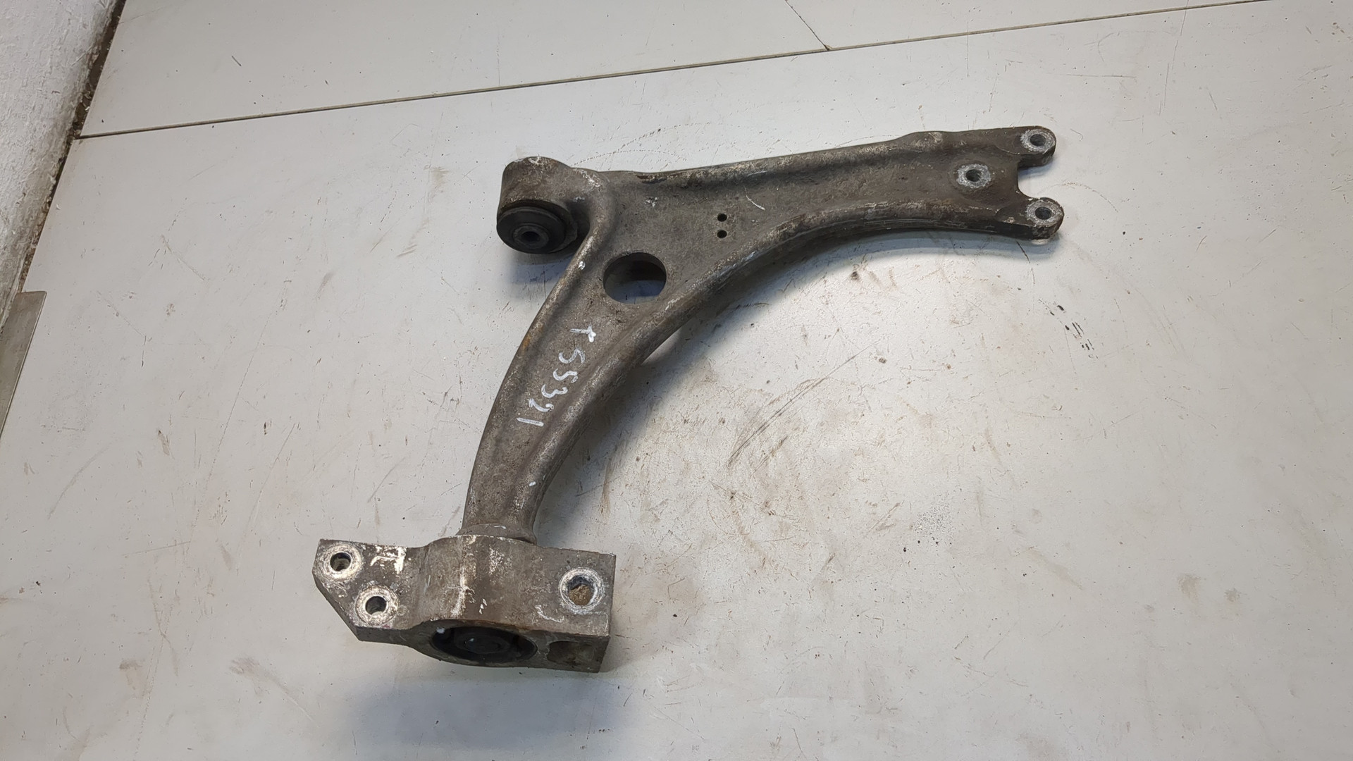 Рычаг передний