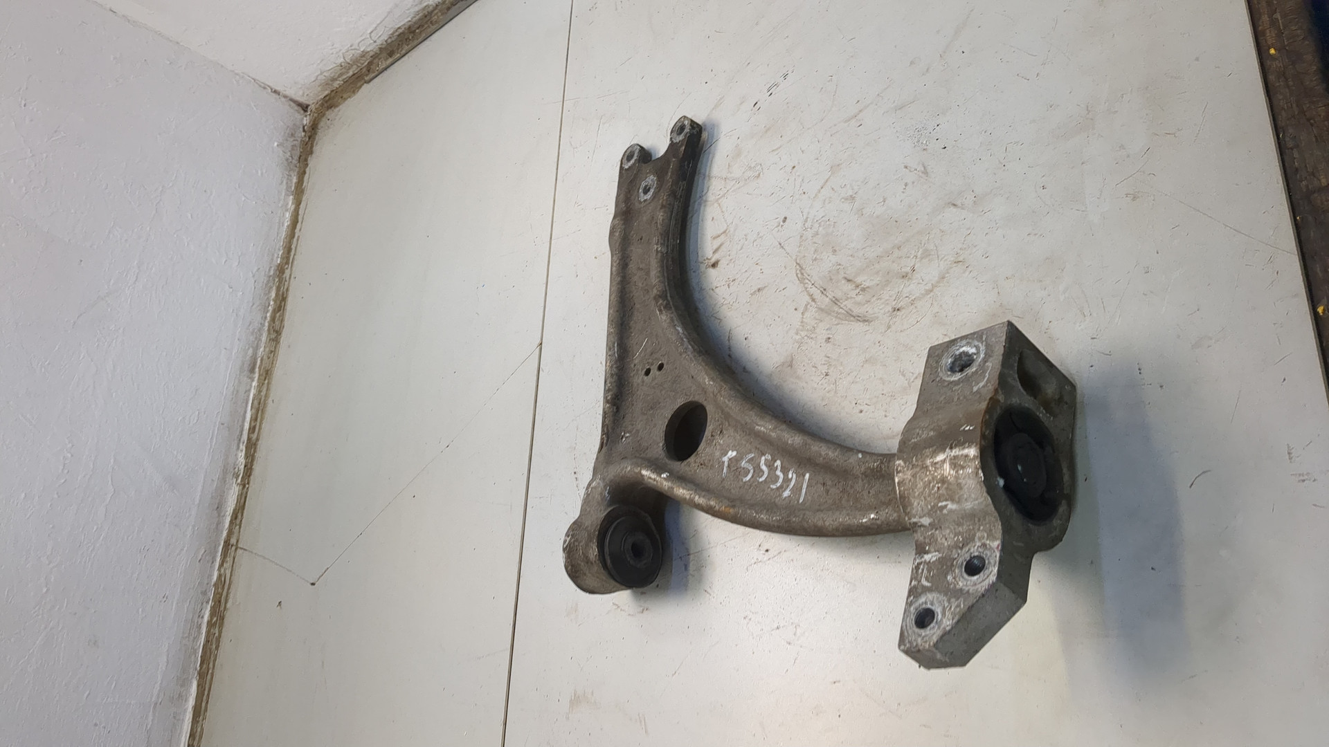 Рычаг передний