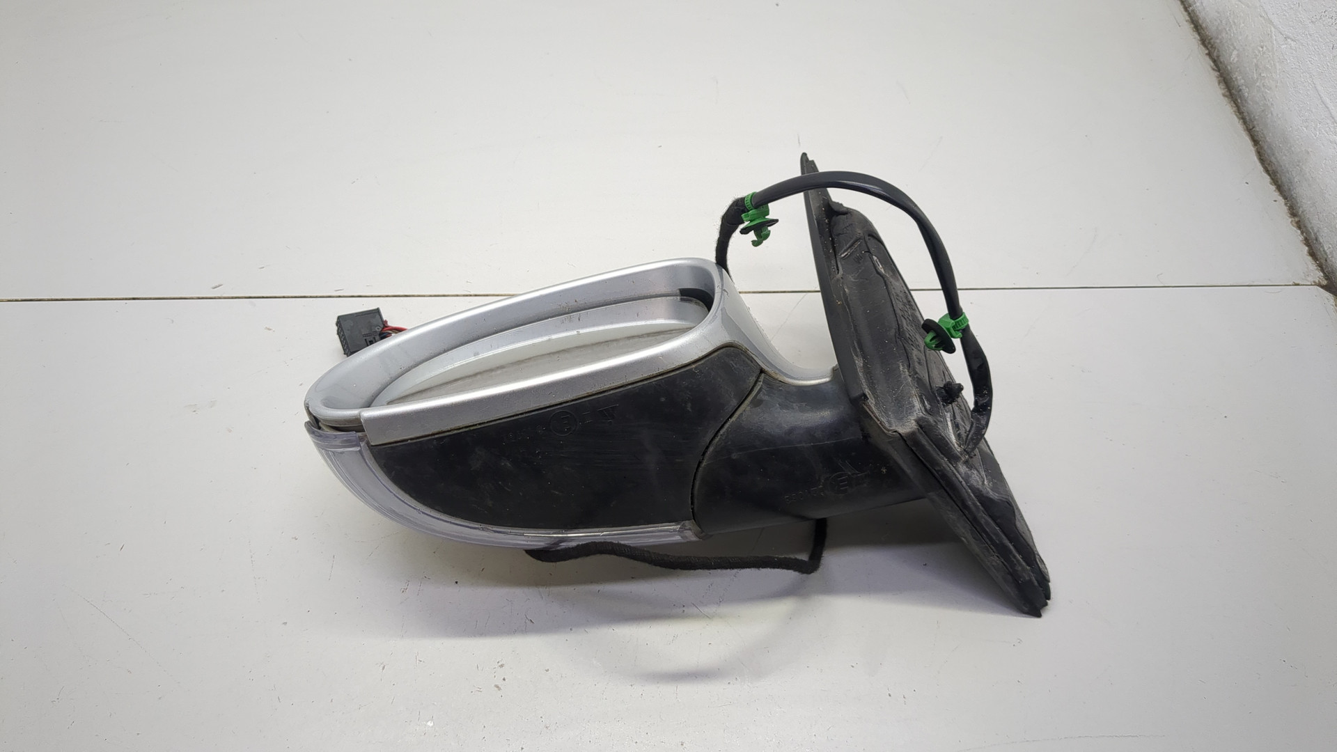 Зеркало левое электрическое