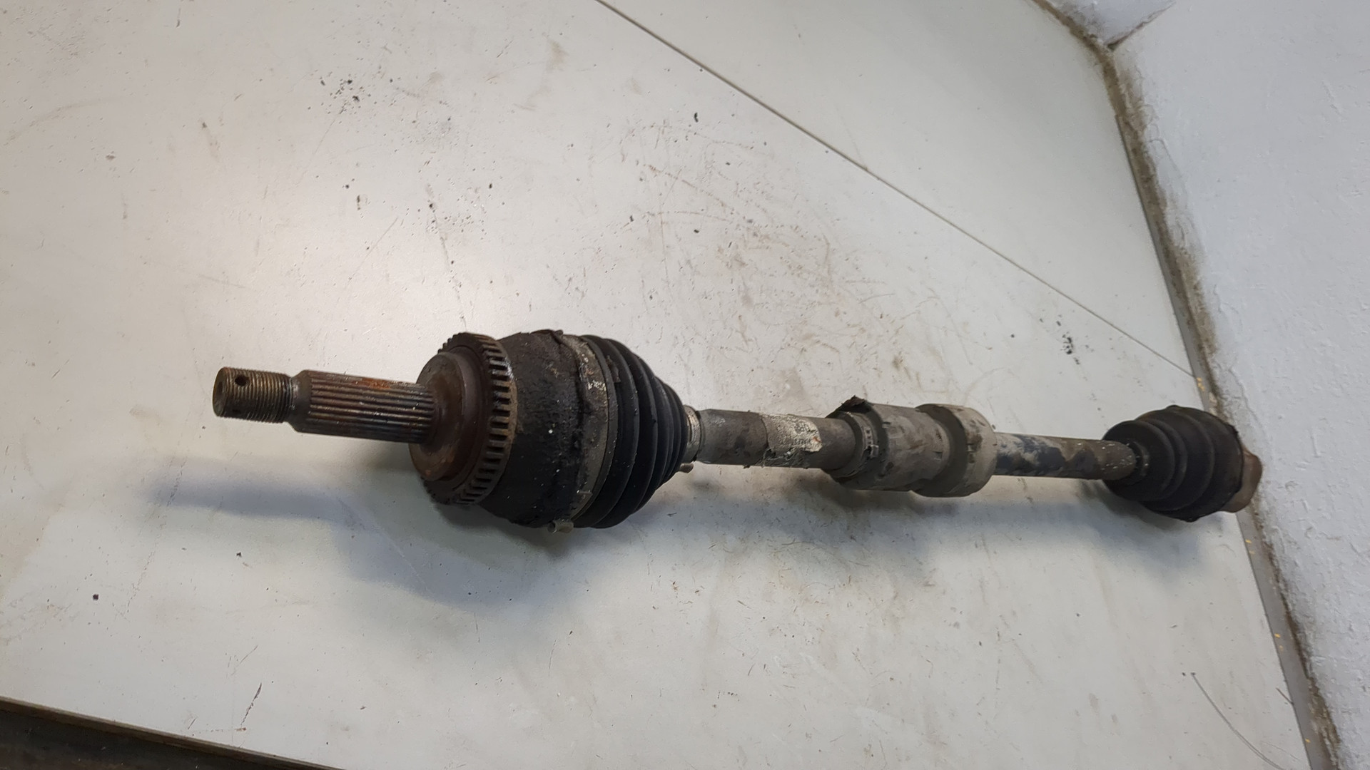 Полуось передняя правая