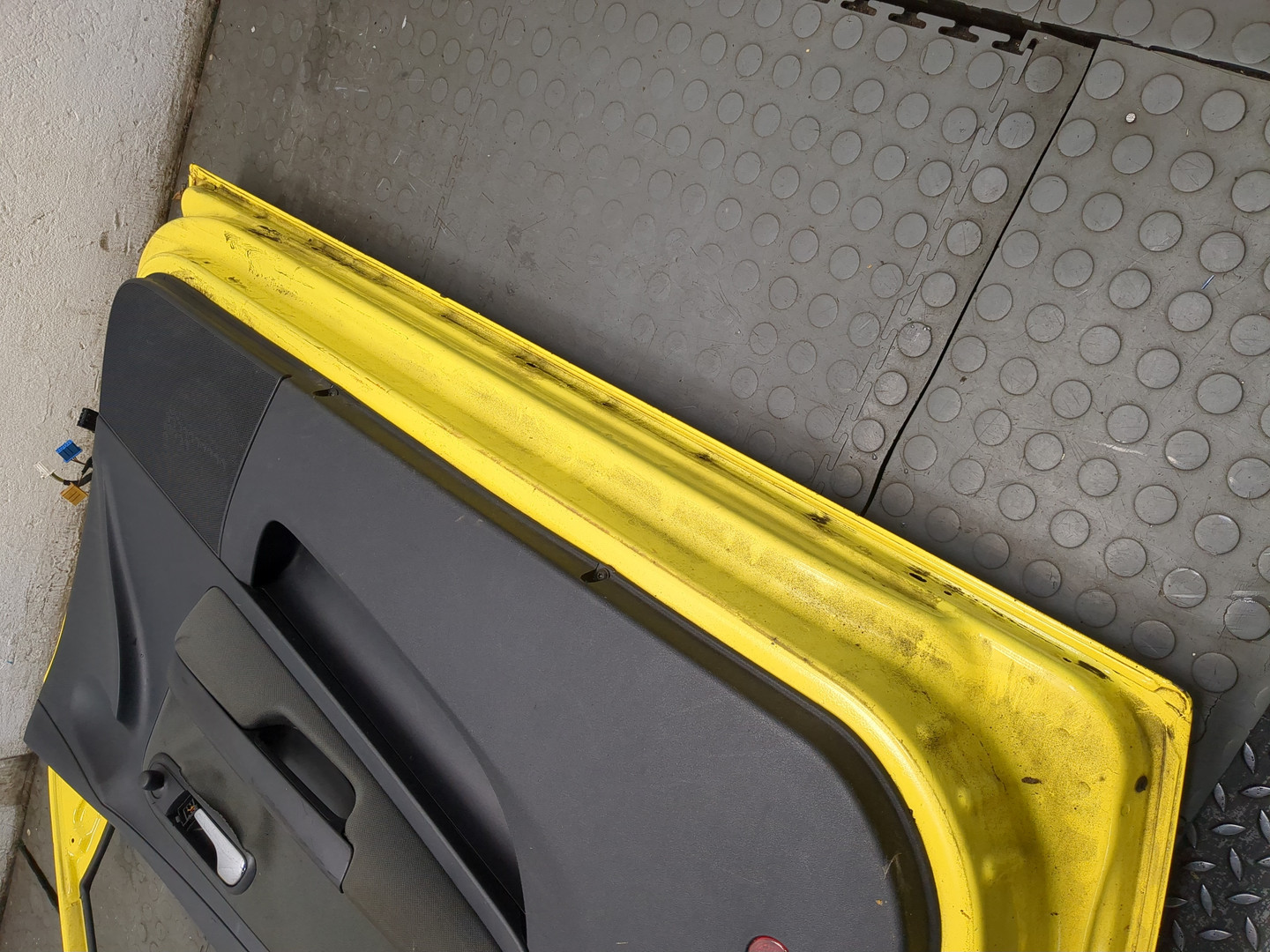 Дверь передняя левая