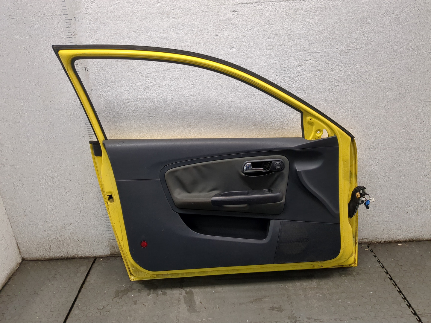 Дверь передняя левая