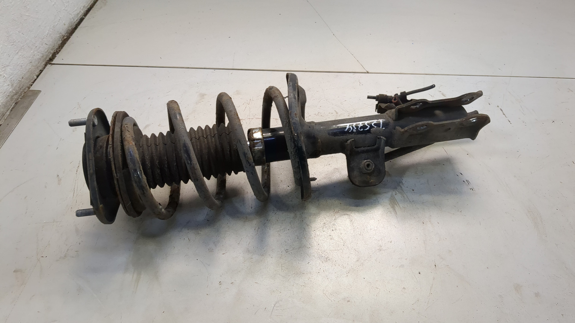 Амортизатор передний правый