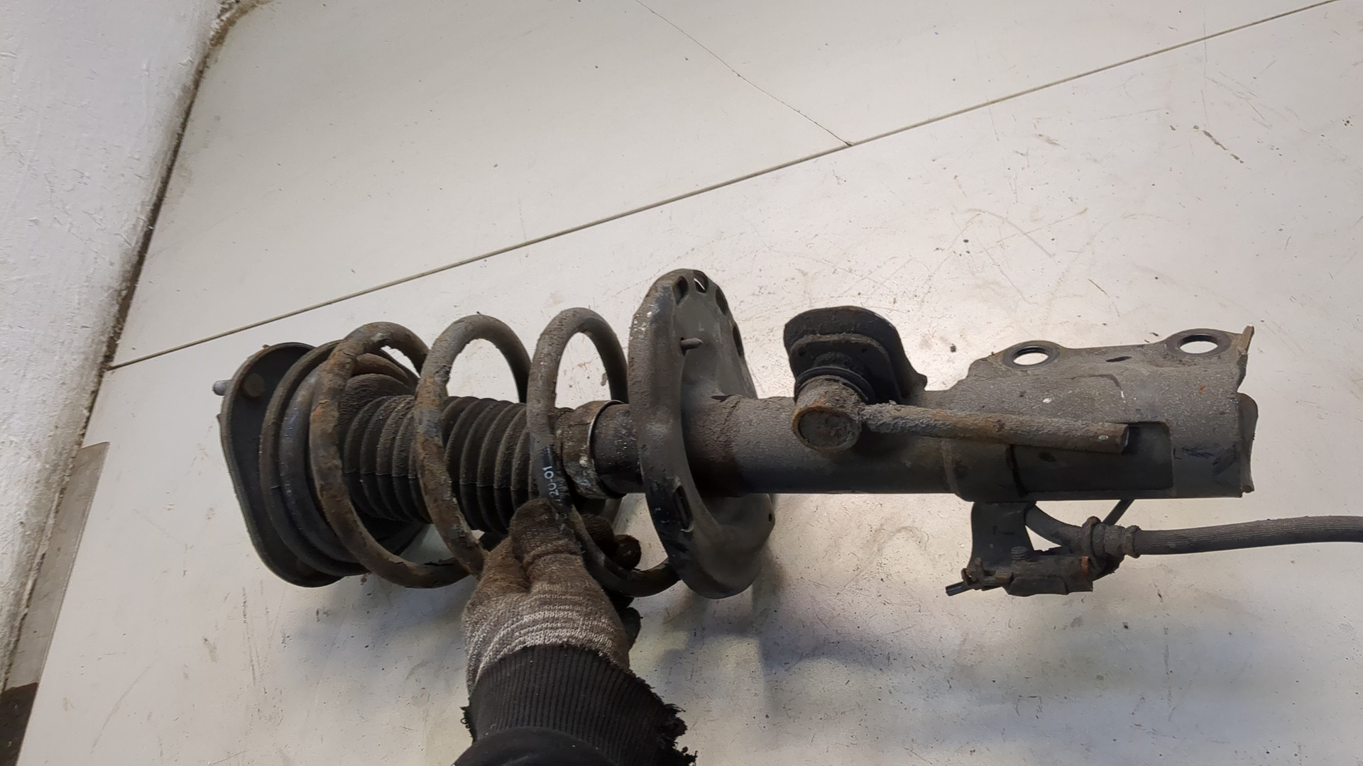 Амортизатор передний правый