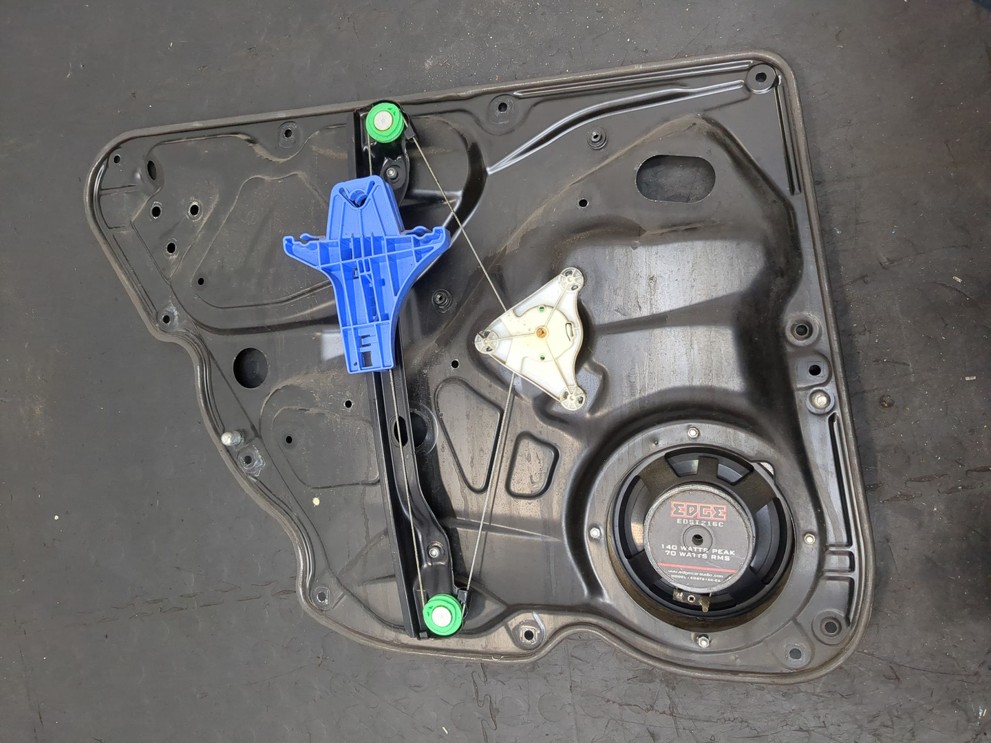 Стеклоподъемник электр. задний правый