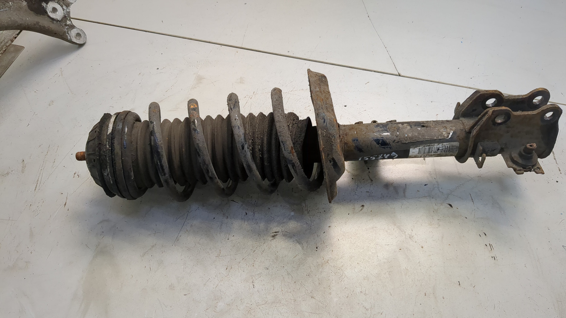 Амортизатор передний левый