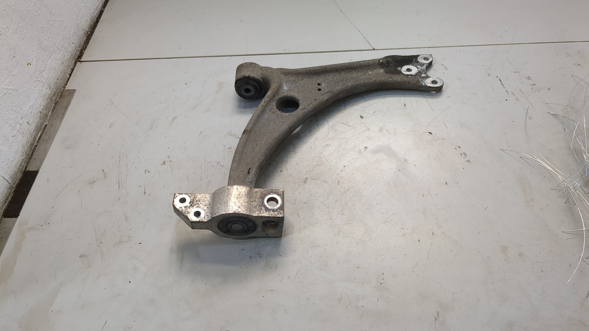 Рычаг передний