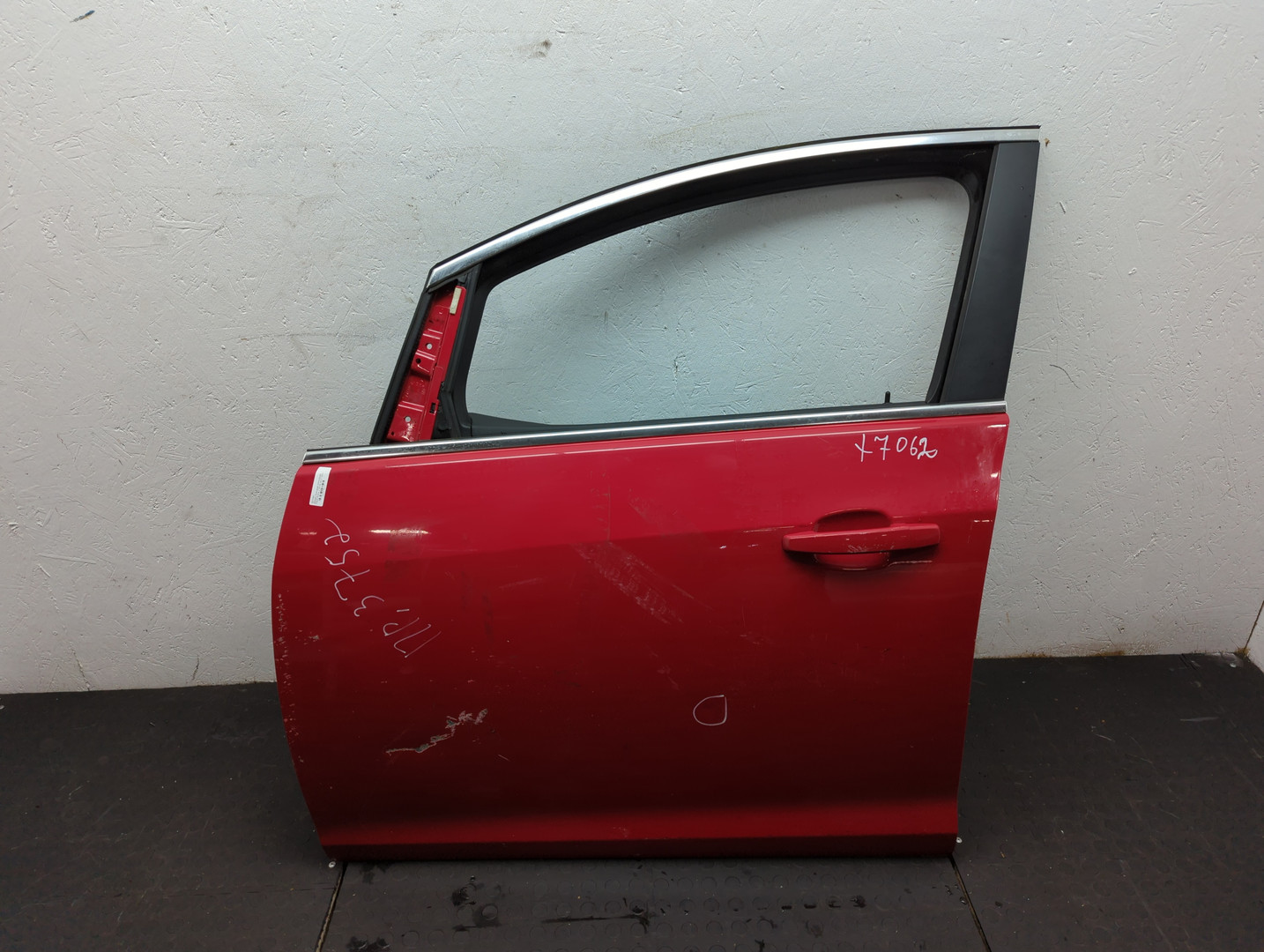 Дверь передняя левая