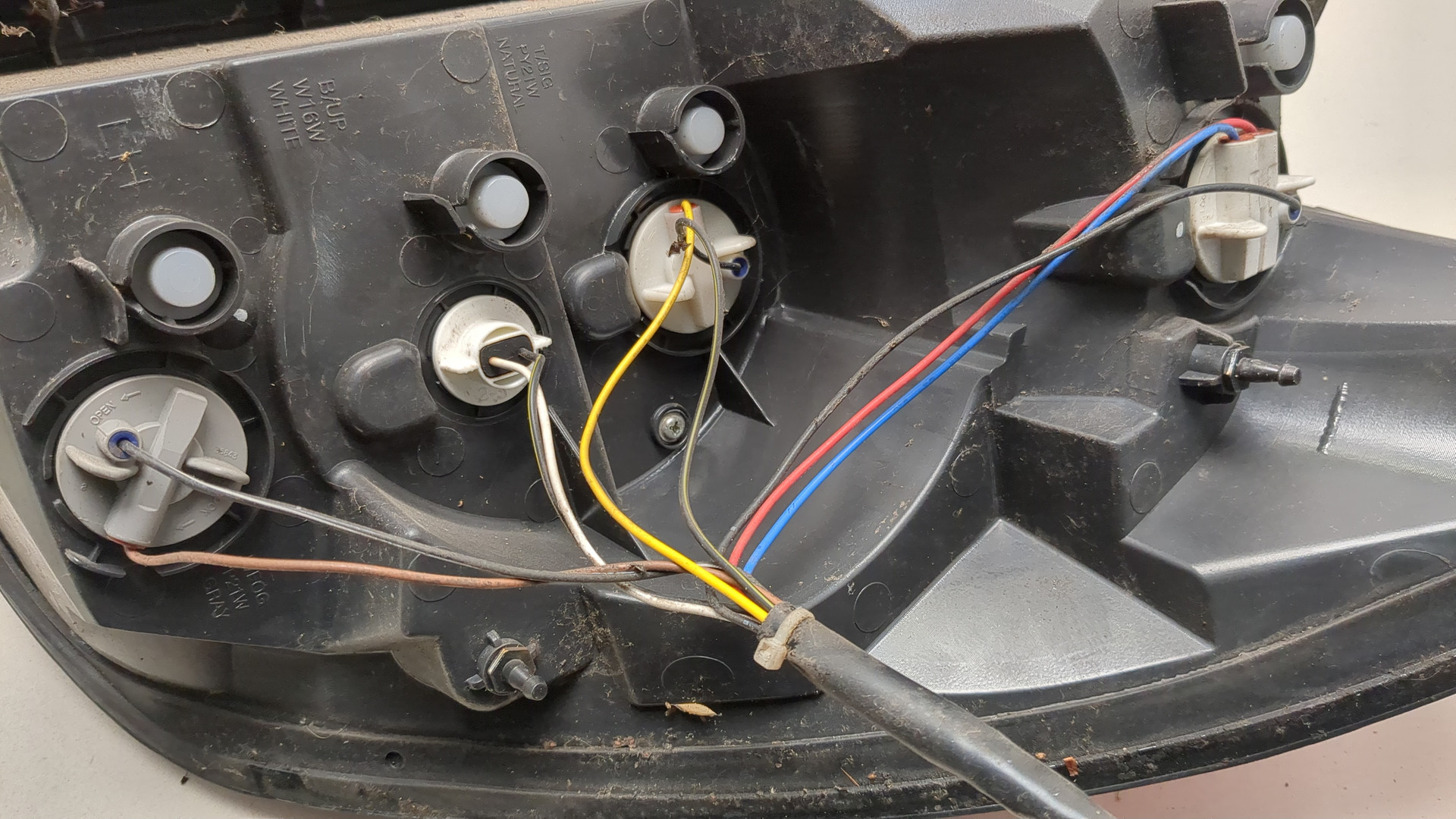 Фонарь задний левый